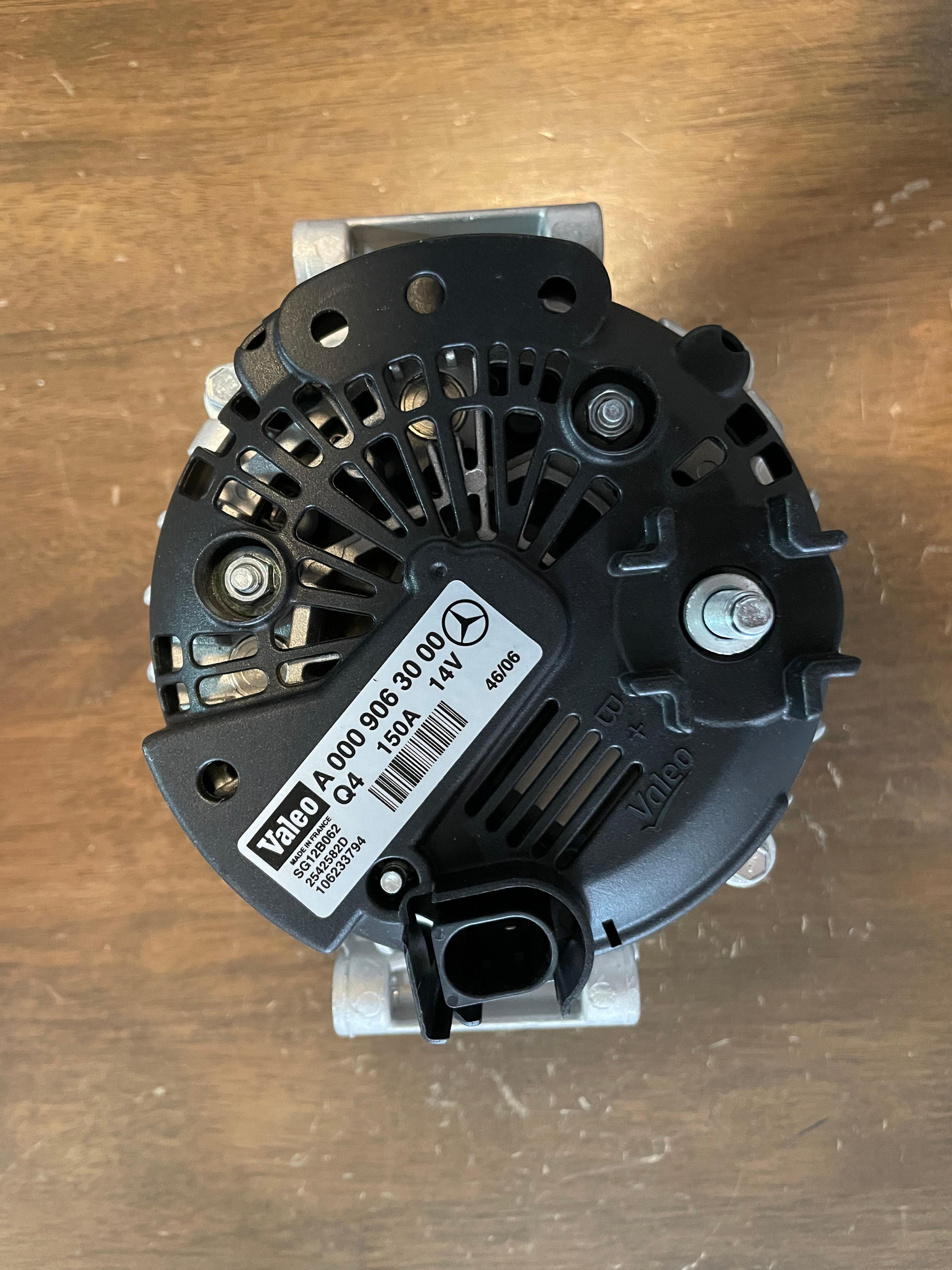 代購 全新 Benz賓士 W212 W204等車系 M271 ML 原廠發電機 Valeo法雷歐 150A