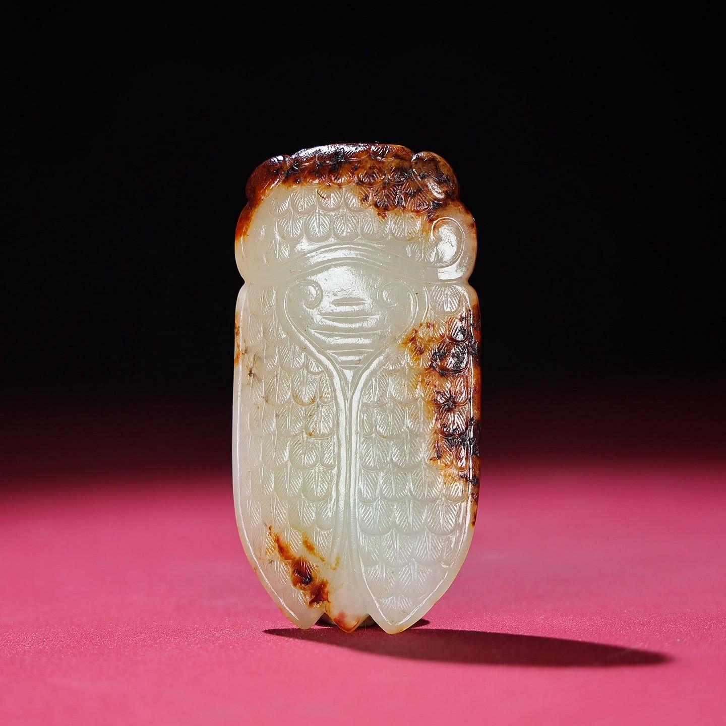 臻品舊藏，和田白玉滿工玉蟬掛飾包漿厚重， 沁色入骨，工藝精湛犀利民