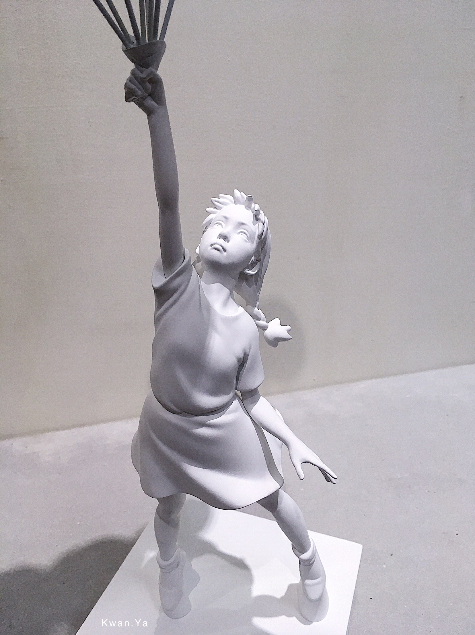 Banksy Flying Balloons Girl 氣球女MedicomToy SYNC 藝術公仔Kaws