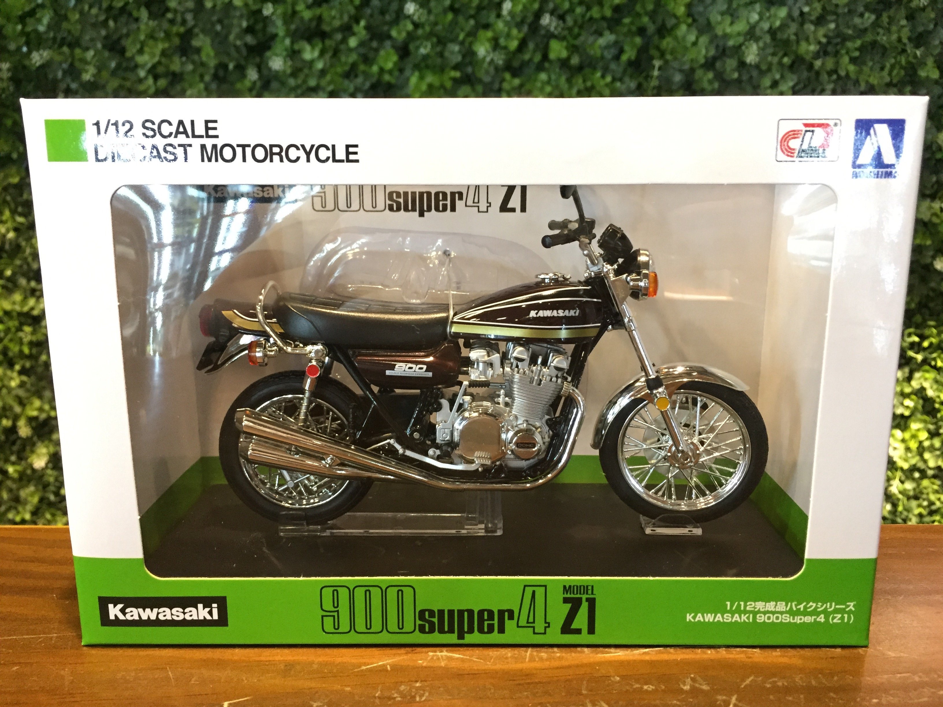 アオシマ Kawasaki 900 Super 4 (Z1) 1:12 Kawasaki 900 Super 4 (Z1) Yellow Ball (Pre-Built Model