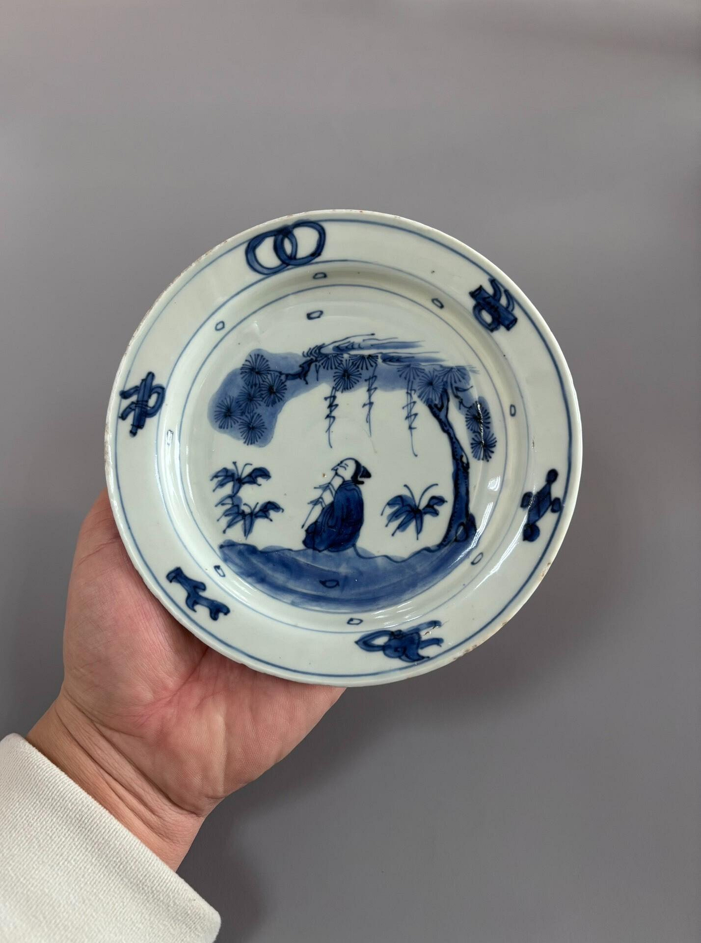 明代天啟時期精細青花故事盤，仕人吹簫圖韻味十足，釉面溫潤沉穩，口徑