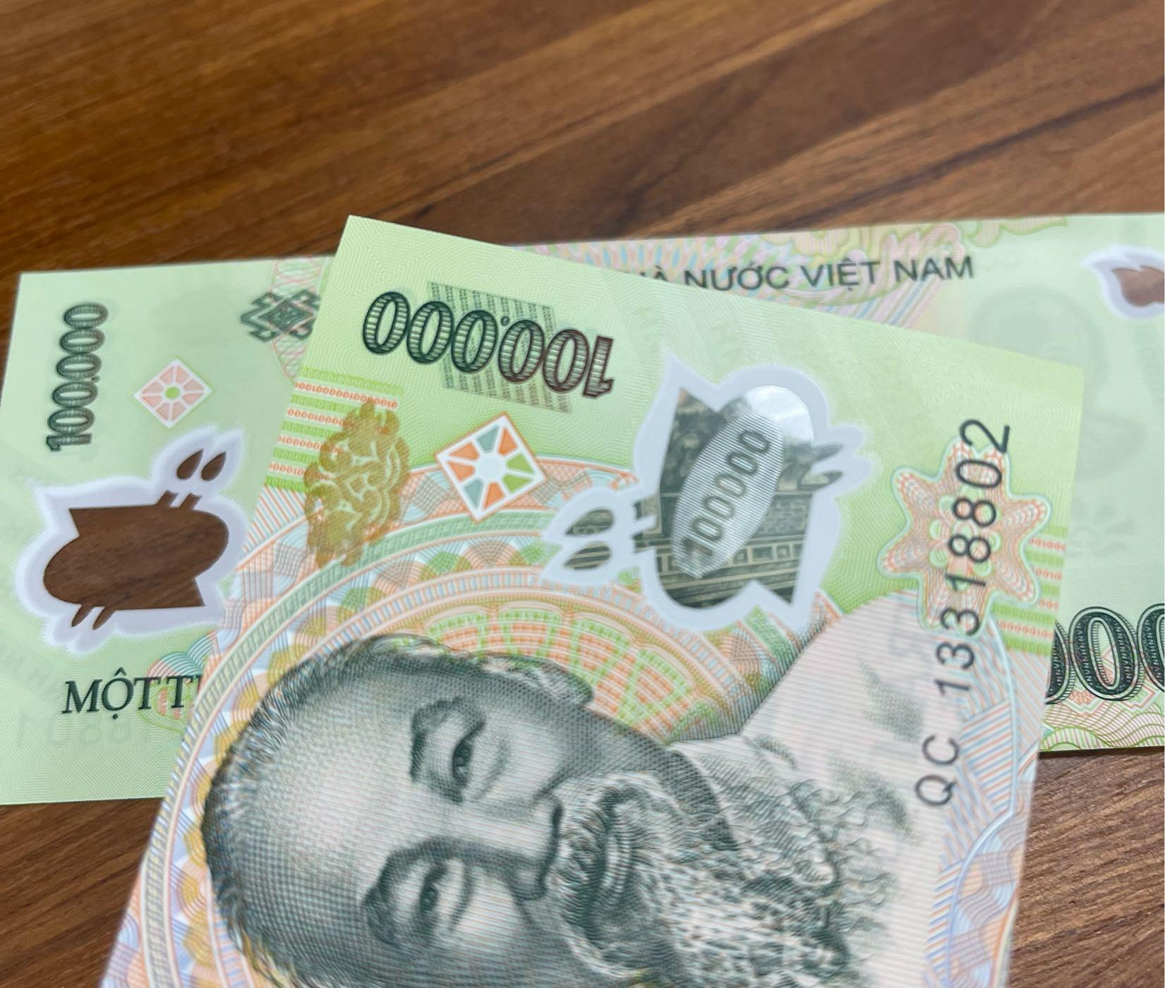 旅泊子商行】 越南100,000 盾全新塑膠鈔十萬盾拾萬胡志明河內文廟100,000₫ 整刀百連| Yahoo拍賣