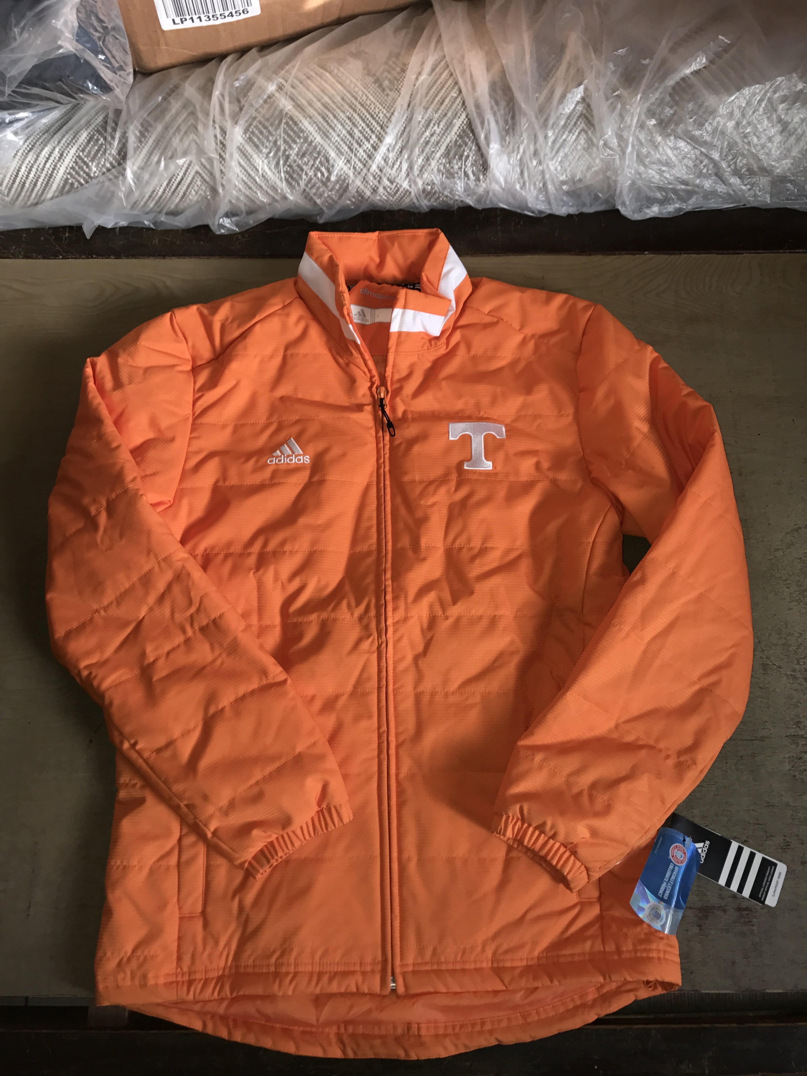 Adidas NCAA 田納西大學 美式足球 場邊 休息區 球員版外套  jordan lebron kobe CURRY brady 北卡 杜克 irving