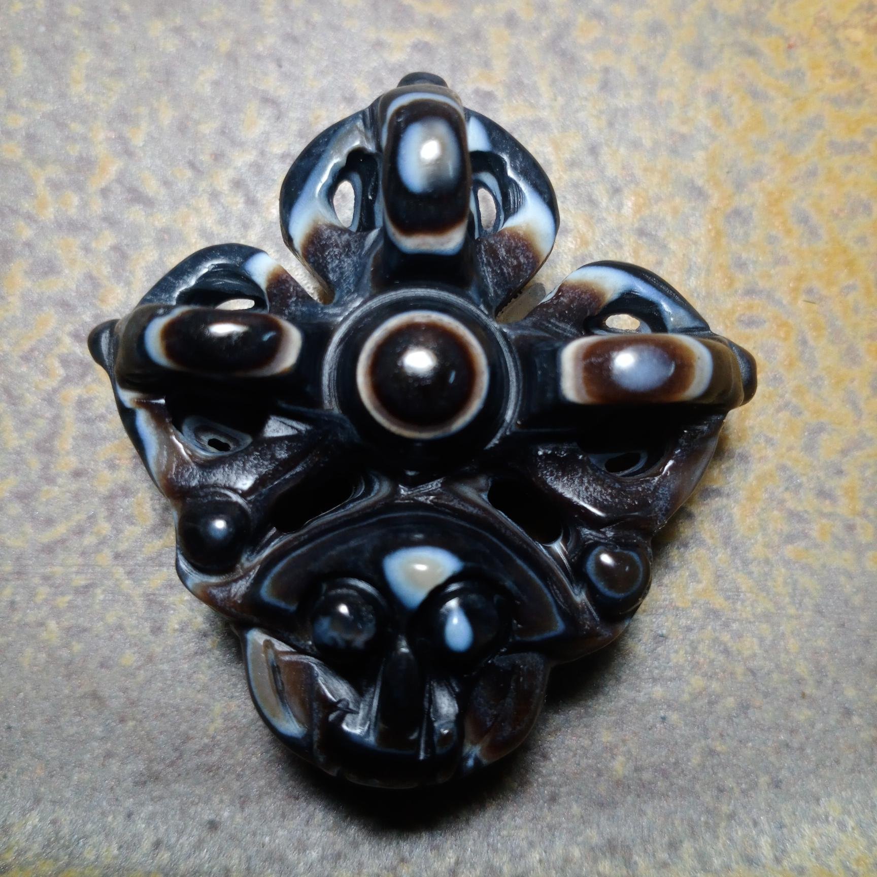 金剛鈴杵貔貅天眼珠項墜Ben-71天然本色西藏九眼頁岩石原礦天珠、純手工