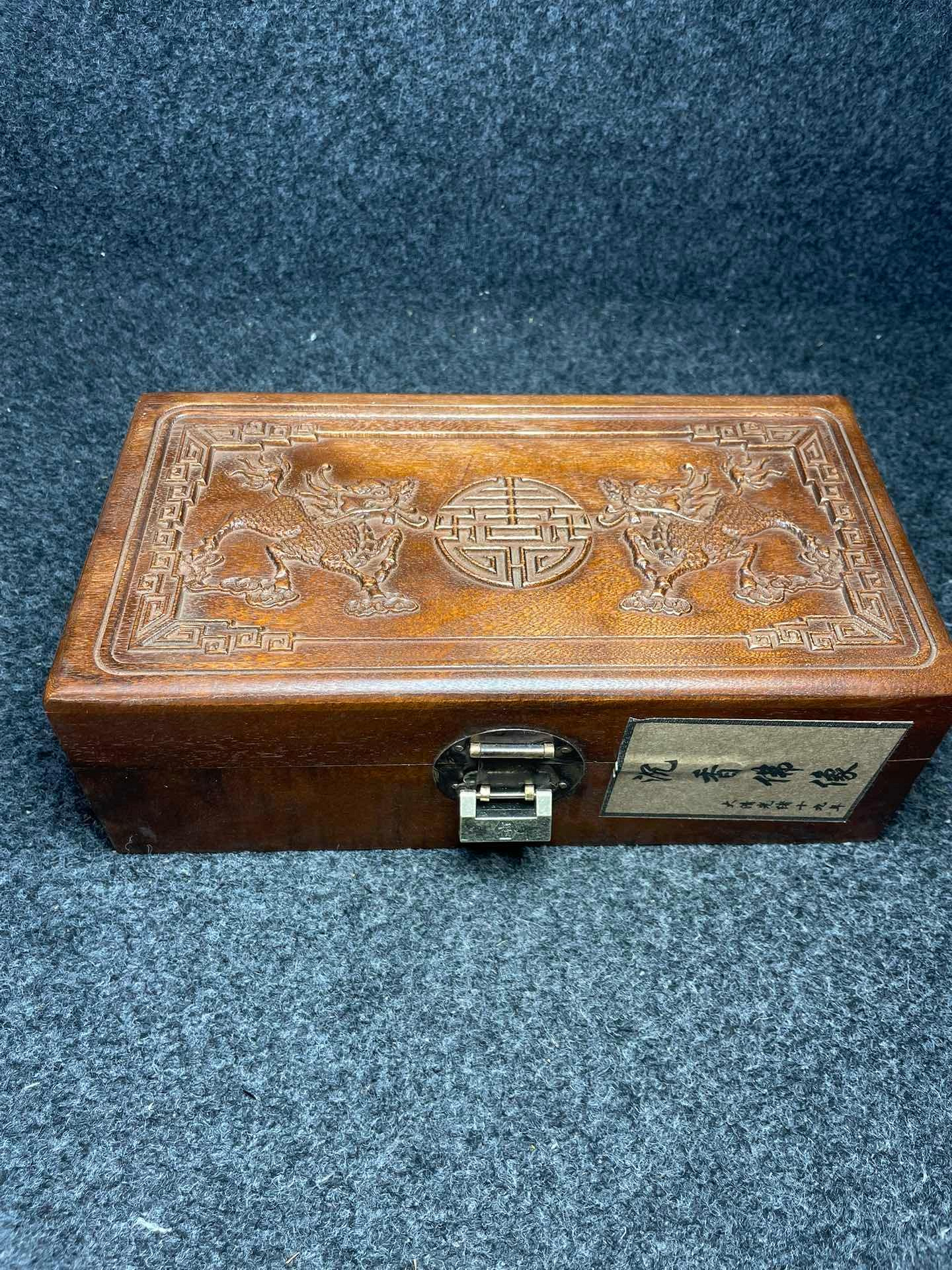 花梨木鑲嵌螺鈿內放沉香佛像盲盒盒尺寸長寬高28/15/9公分150號5068