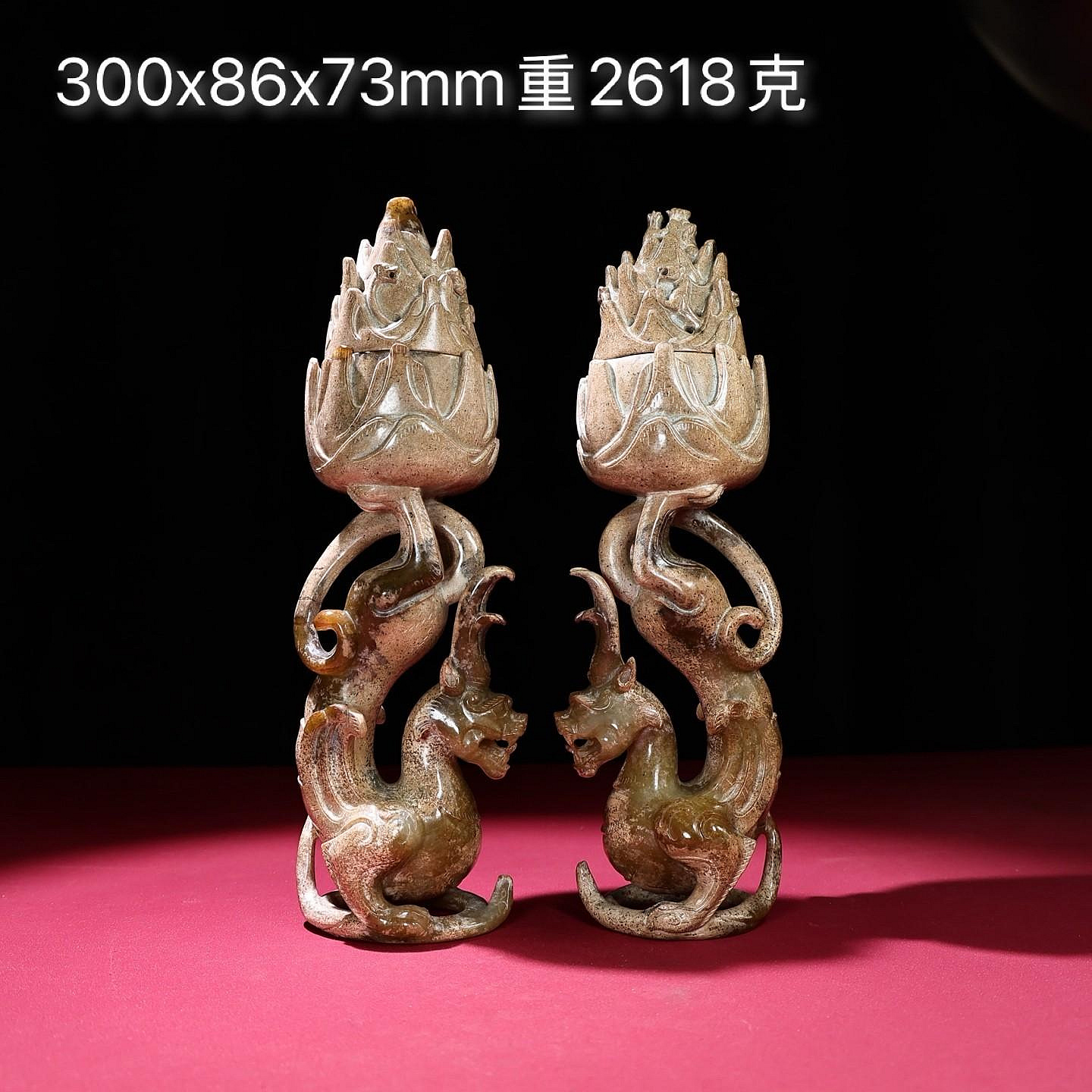 臻品旧藏，汉代生坑满沁瑞兽熏一对包浆厚重，沁色入骨，工艺精湛，犀利