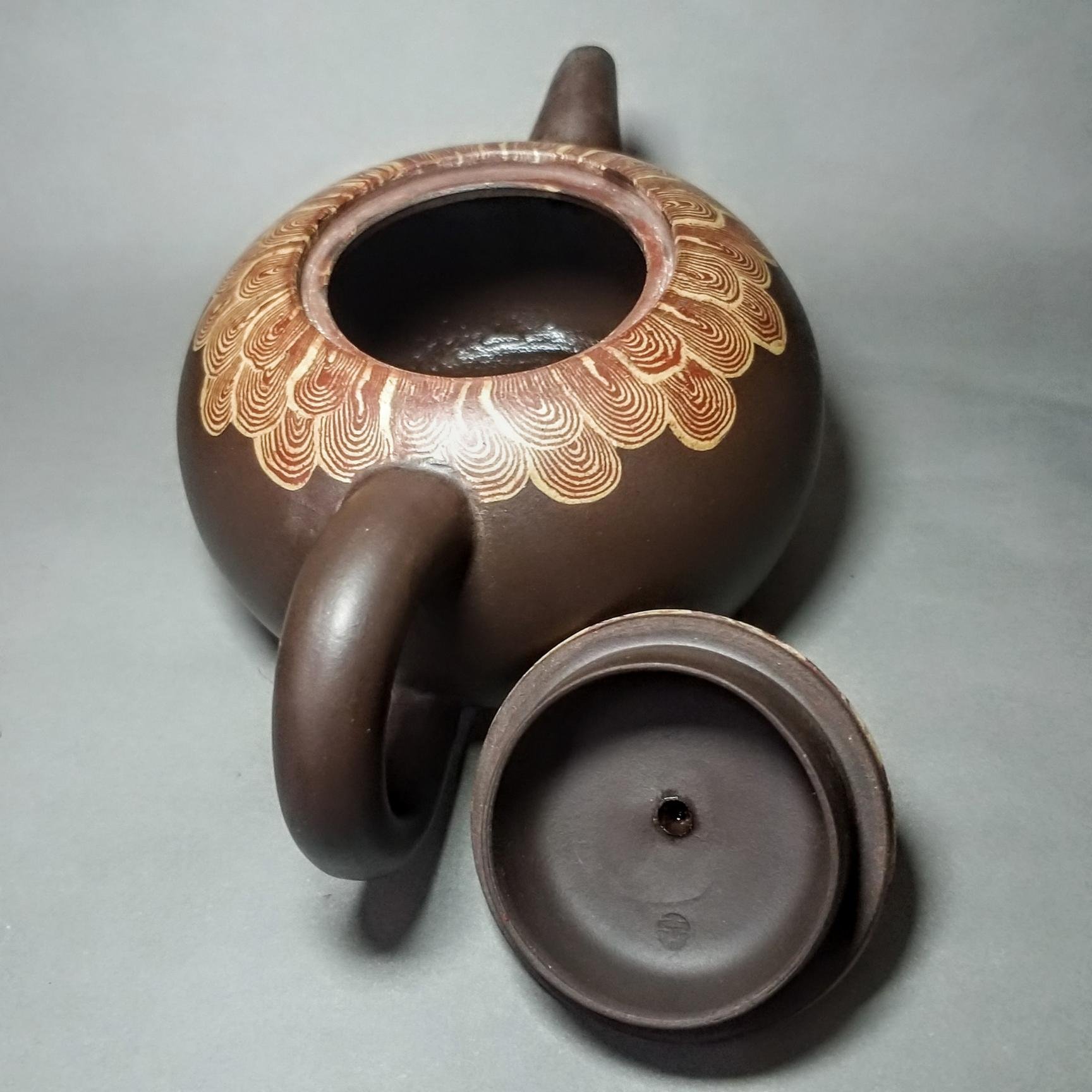 江建祥紫砂壺 紫砂壶拍卖｜江建翔制《陈韵芳露壶》拍出195万万元