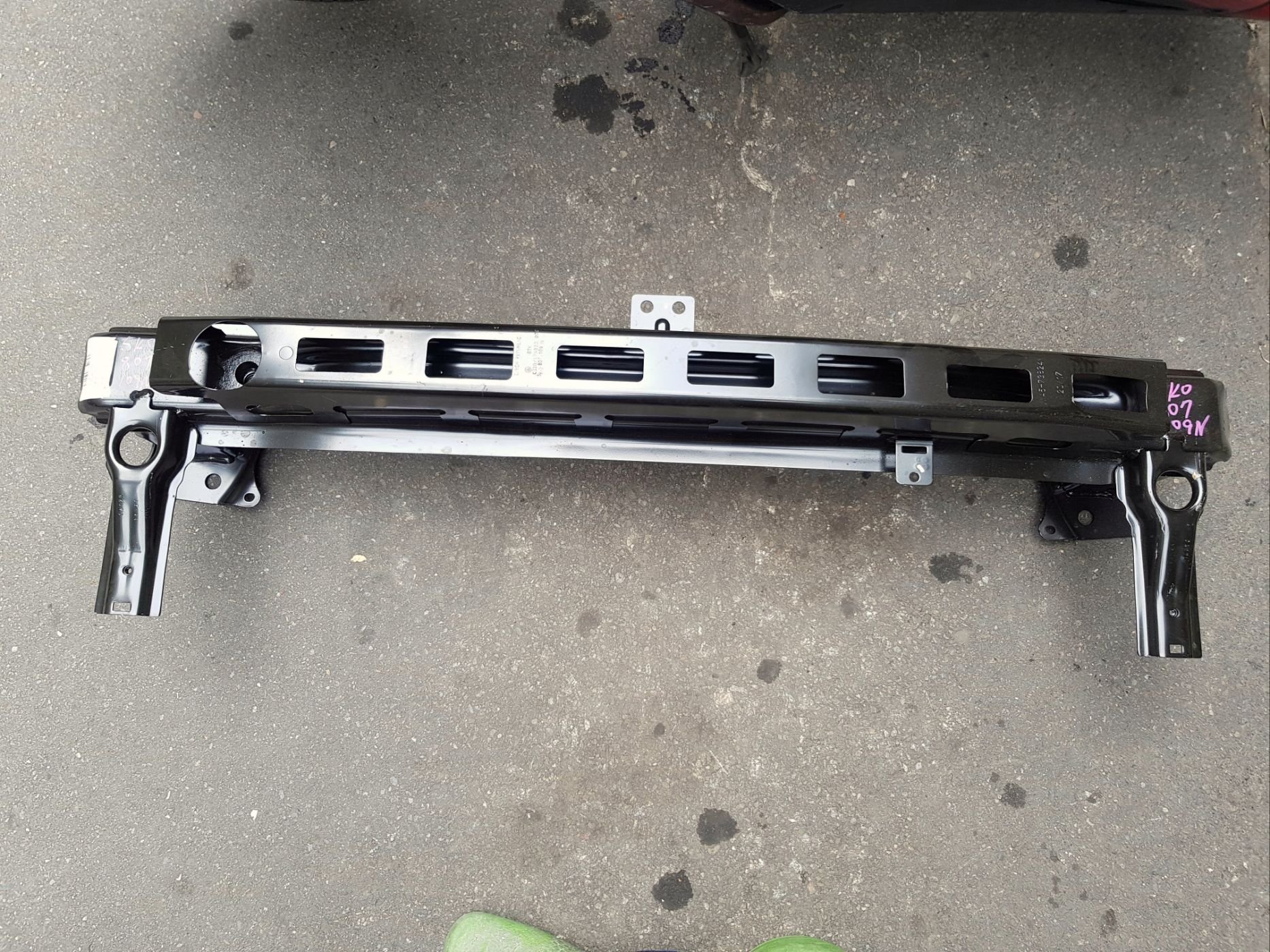 VW GOLF 6代 前保桿內鐵 防撞樑 原廠件