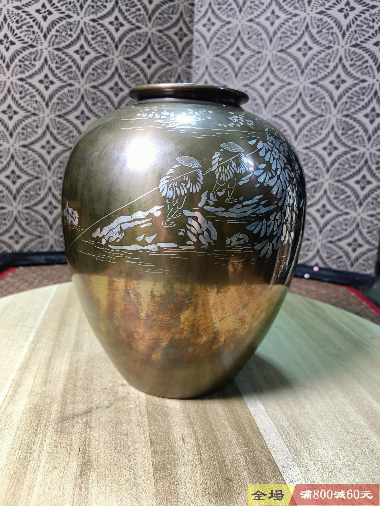 日本回流三越制錯銀花瓶，精美雕刻山水人物紋，皮殼包漿自然渾厚，尺寸