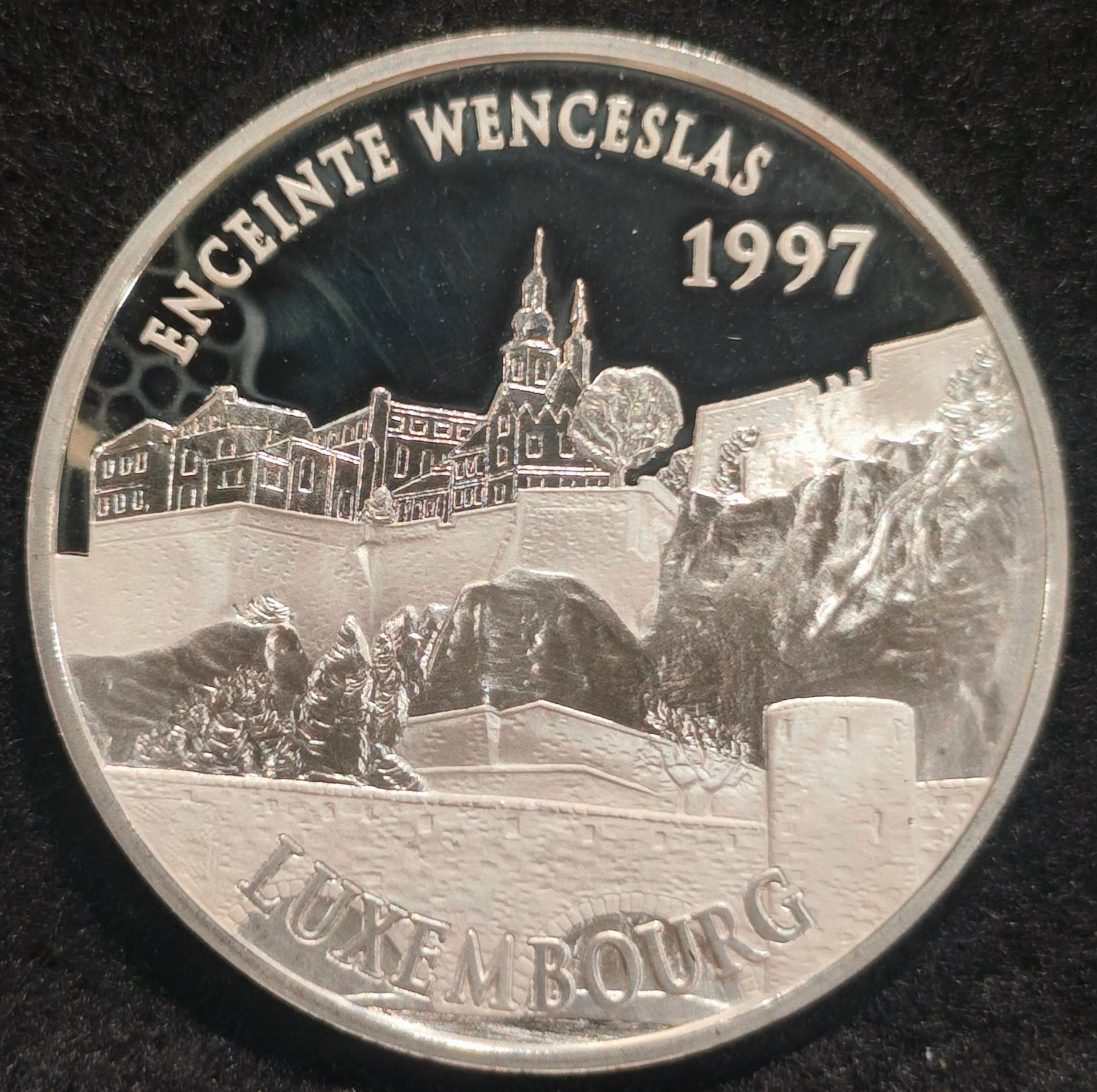 嚴選1997年歐陸風華盧森堡瓦茨拉夫墻雙面鑽石銀幣，22.25克純銀打造