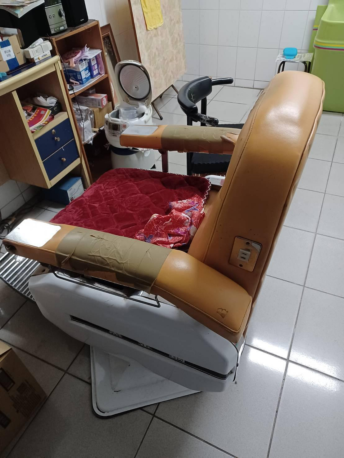 傳統理髮椅美髮椅剪髮椅二手需自取，在台中南區| Yahoo拍賣