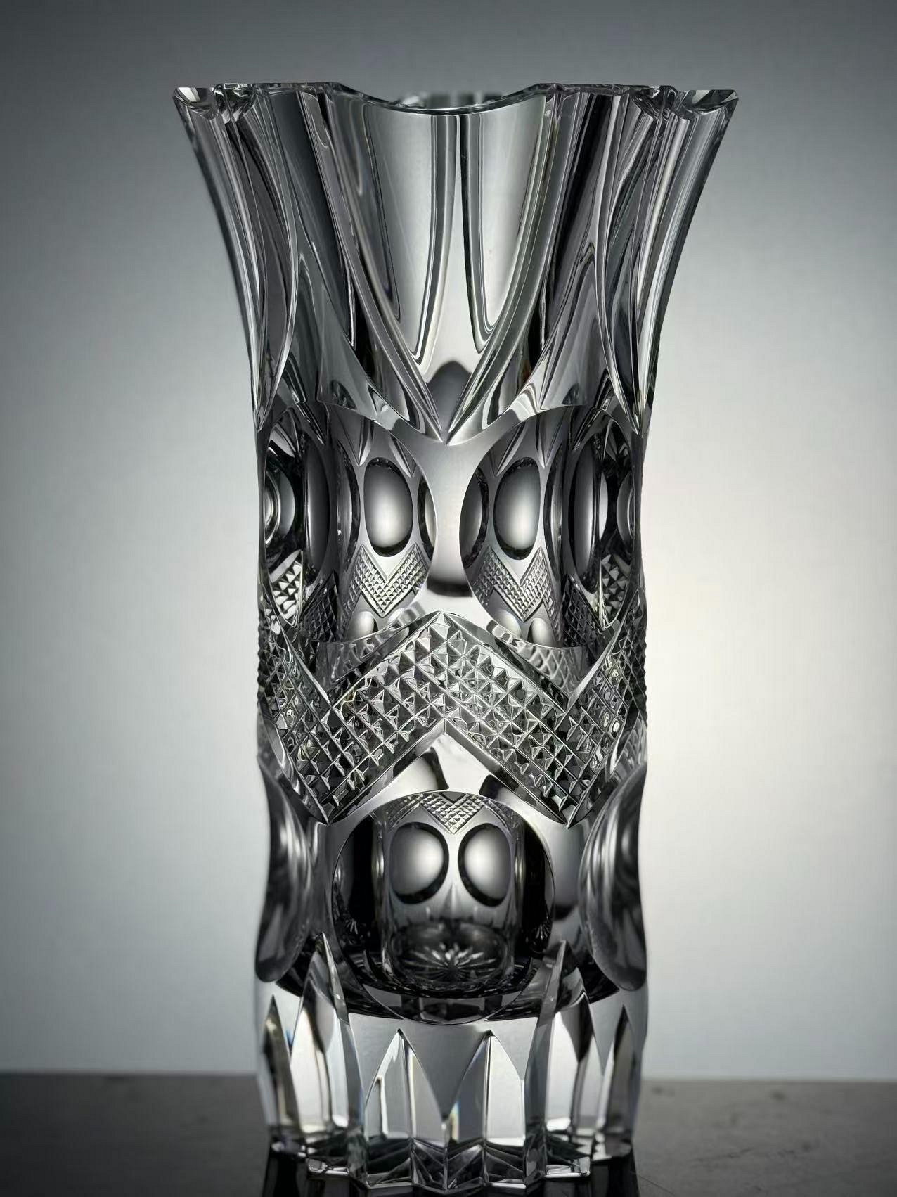 嚴選Hoya豪雅MUSEUM CRYSTAL高端水晶花瓶，稀有大切面切割，尺寸高25cm