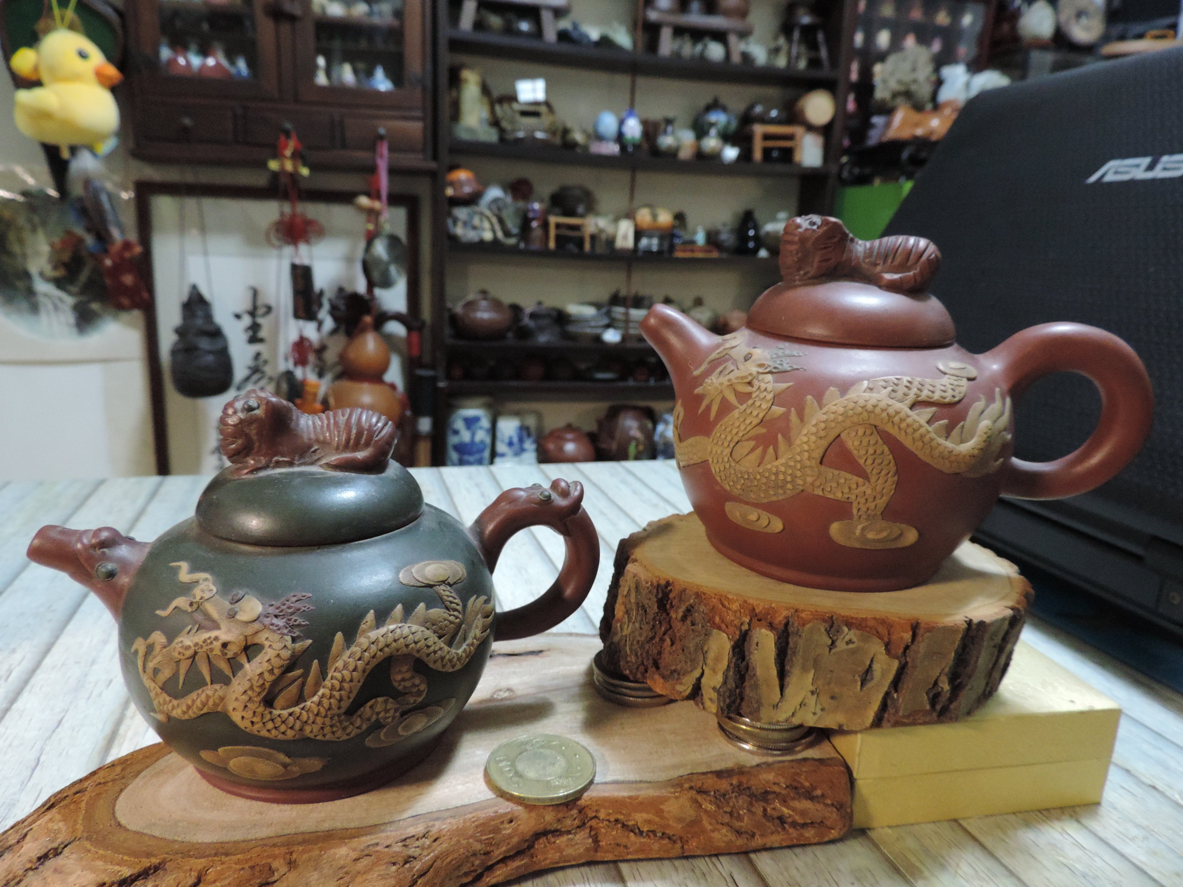 早期收藏~中國宜興綠泥+紫砂對壺臥虎藏龍龍鳳浮雕紫砂壺~ 一對