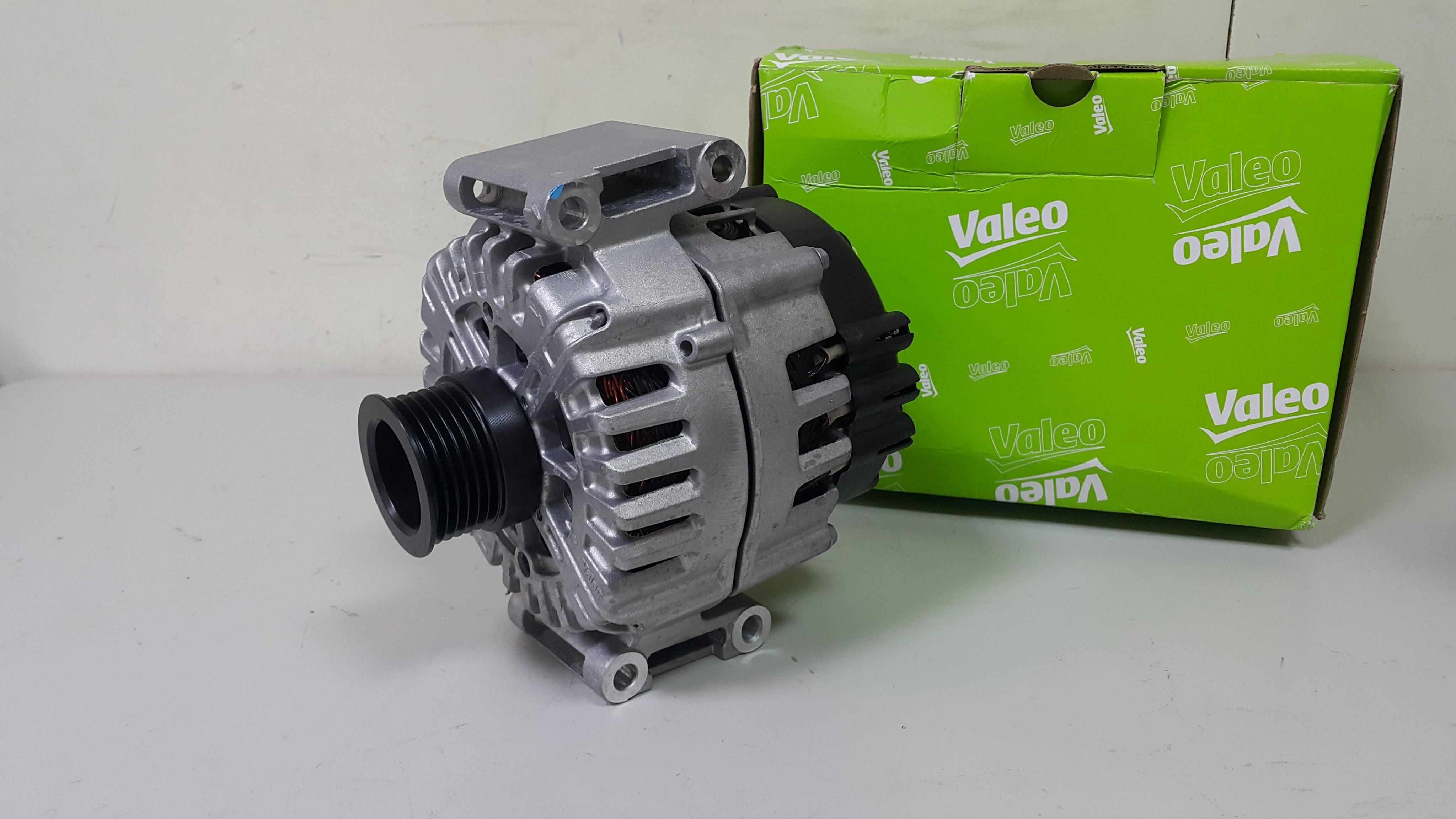 BENZ W204 S204 W207 C207 W212 S212 OM651 180A 發電機 (Valeo製全新品) 440472 0009067702