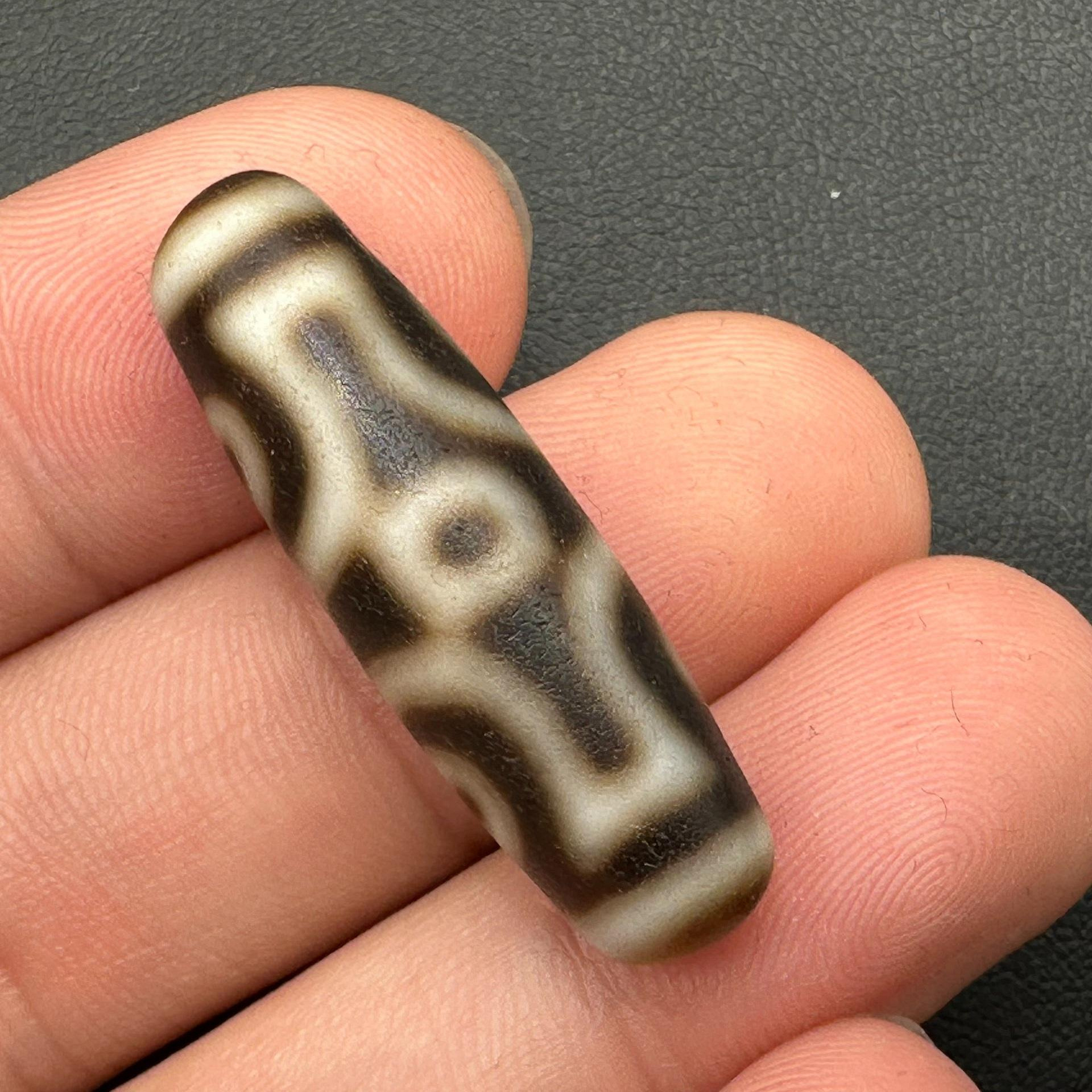 嚴選行運藏傳古法老料十字六眼天珠，尺寸：5mm 六眼天珠藏傳天珠古法