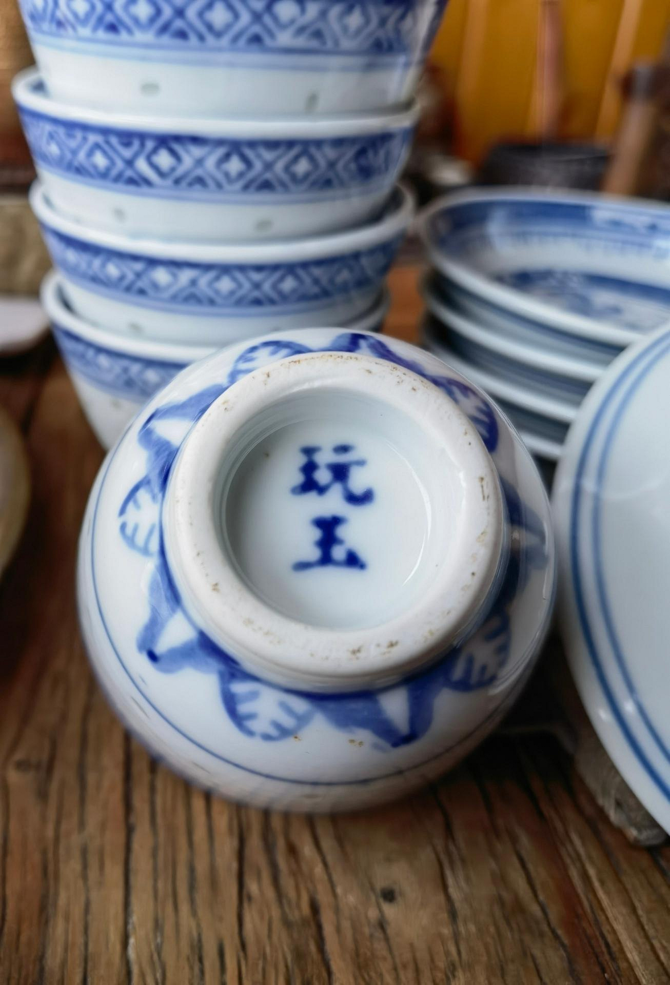 景德鎮567年代手工玲瓏青花盤龍茶杯，主人珍藏無瑕中古品，嚴選推薦