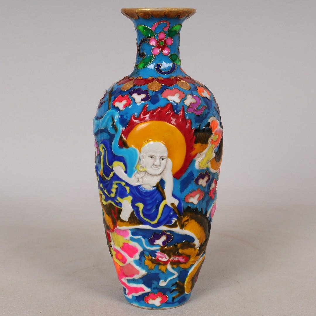 湖藍釉掐絲琺瑯彩浮雕翔龍羅漢圖紋美人尖瓶高20厘米寬8.5厘米36038833