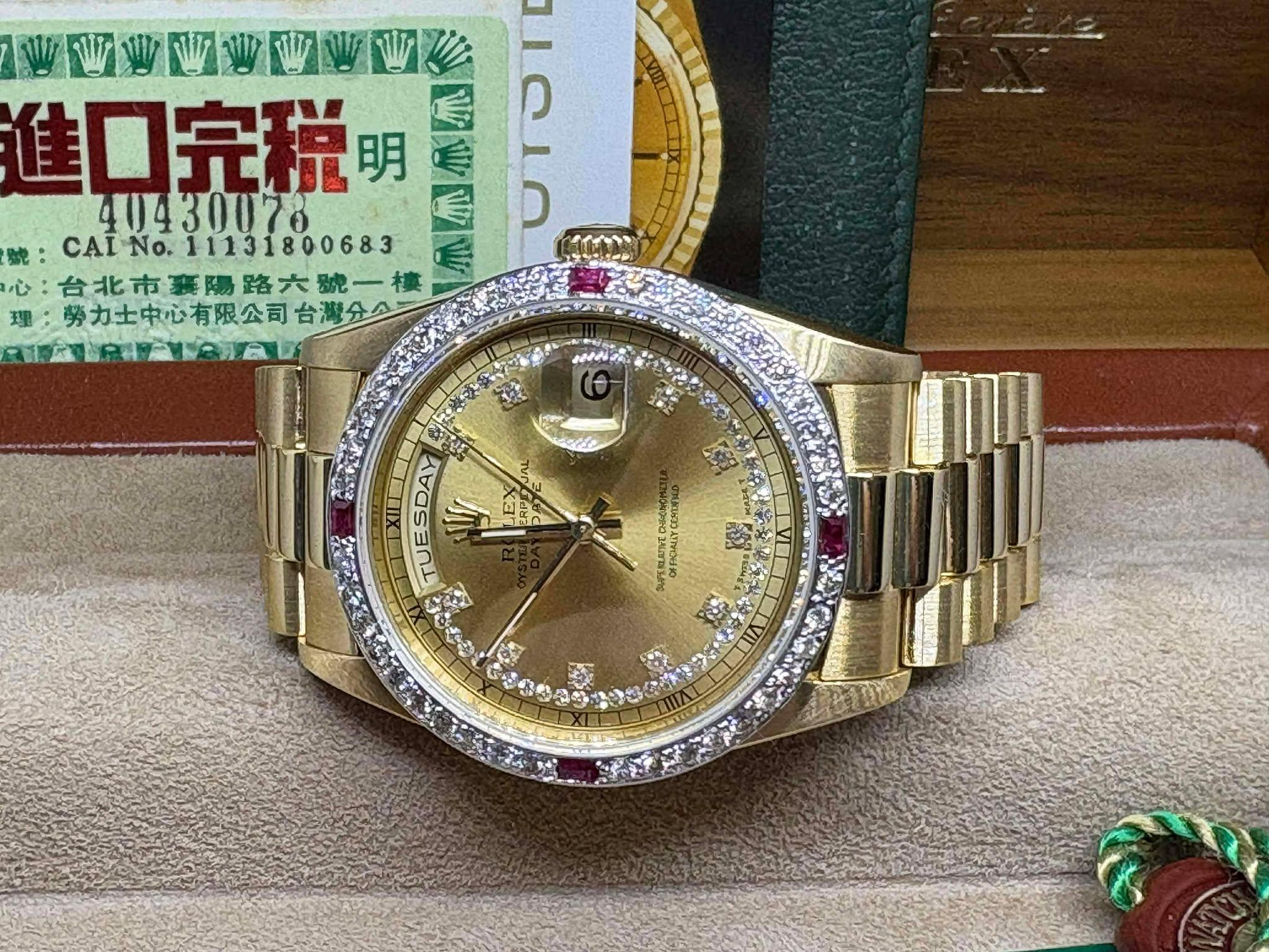 Rolex 紅蟳 手錶18238LR 18238原廠小白寶多層鑽原面 #後加鑲全白天然真鑽石圈 保卡年份S字頭。 9成6新 A8158