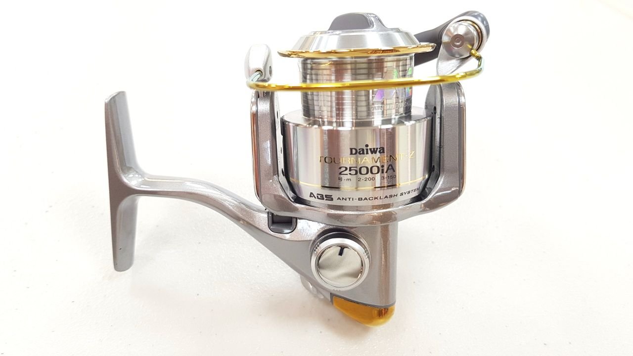 中古現状品】ダイワ トーナメント-Z 2500LBT スピニングリール ダイワ 