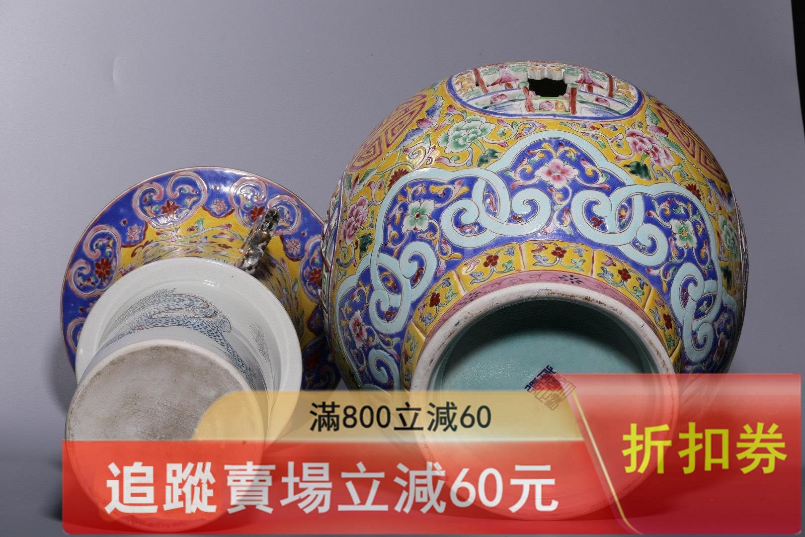 田中 野夫　中国古美術清雍正時代大清雍正年製在銘粉彩花石紋花瓶(A-81) 大清雍正年制粉彩花卉紋開窗青花龍紋心瓶高47公分，直徑28公分收藏古玩