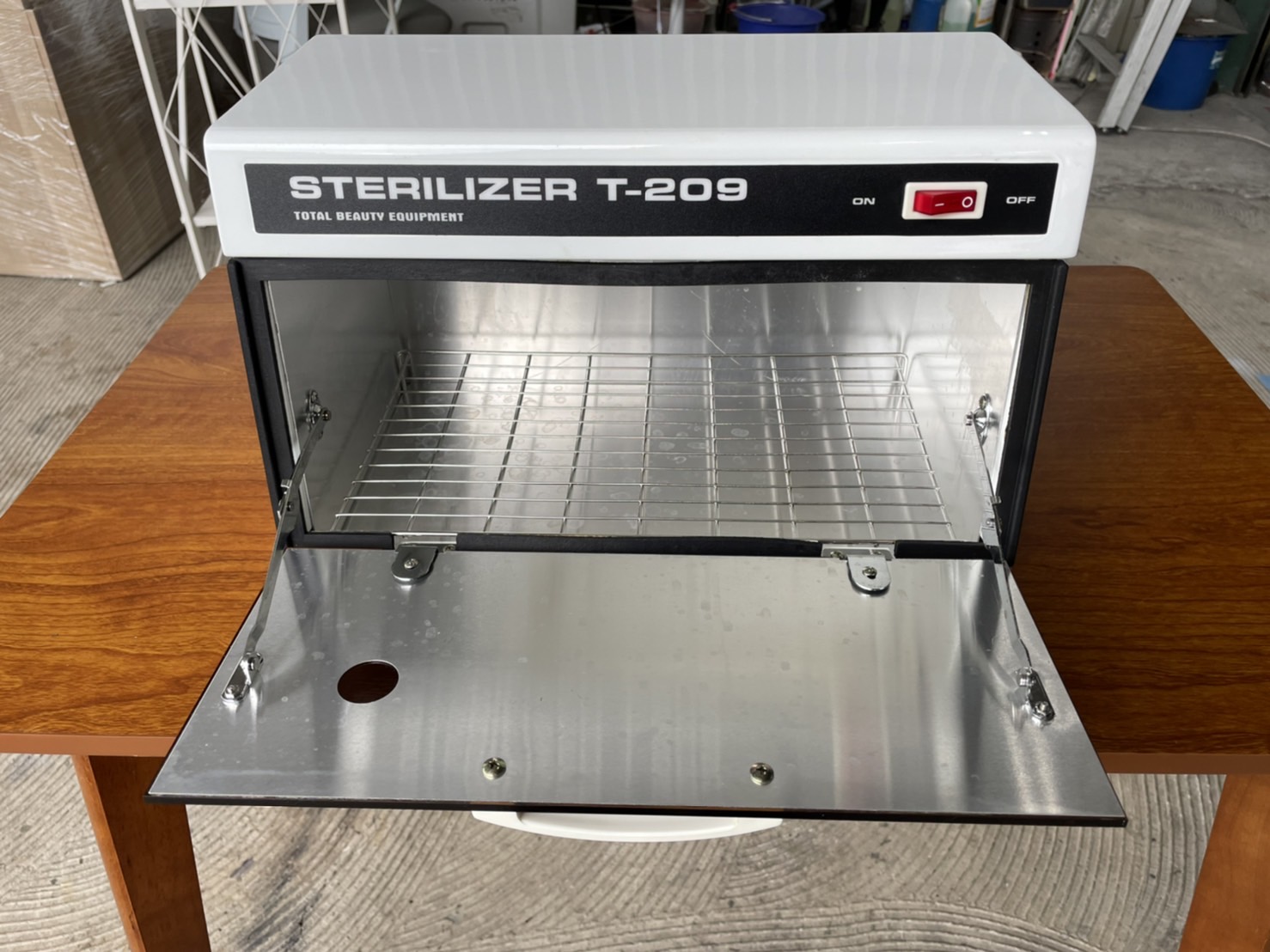 年強二手傢俱] 殺菌箱T-209 紫外線消毒箱器械殺菌美容美髮用品電器保固