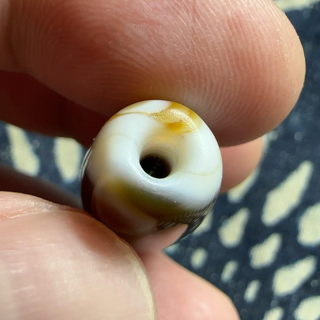 嚴選天然纏絲瑪瑙天珠，一目瞭然的獨特紋路，質感油潤順滑。尺寸：35