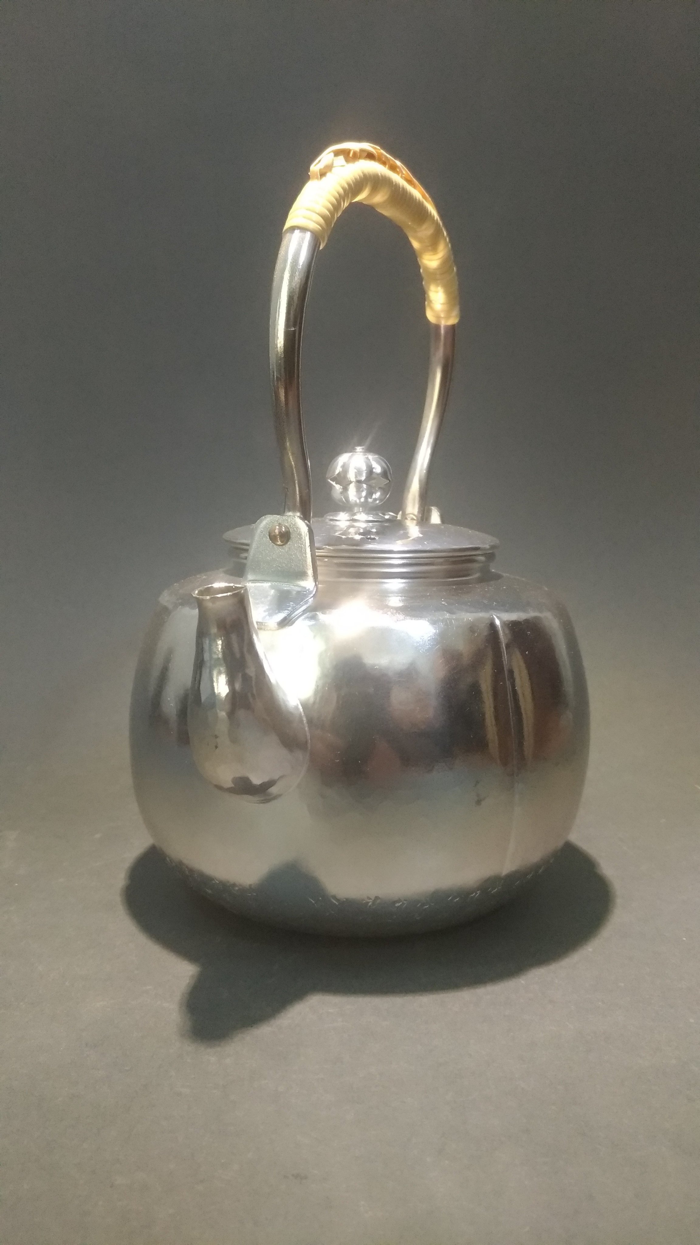 ☆清沁苑☆日本茶道具~秀峰堂鎚起銅銀仕上阿古陀型銀瓶湯沸~d545