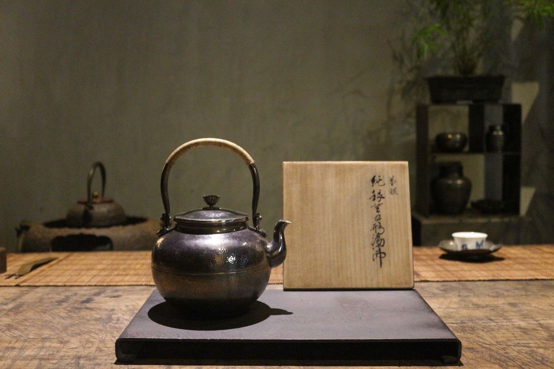 長谷川一望齋春江造 菊撮 純銀望月形湯沸 共箱 一夢