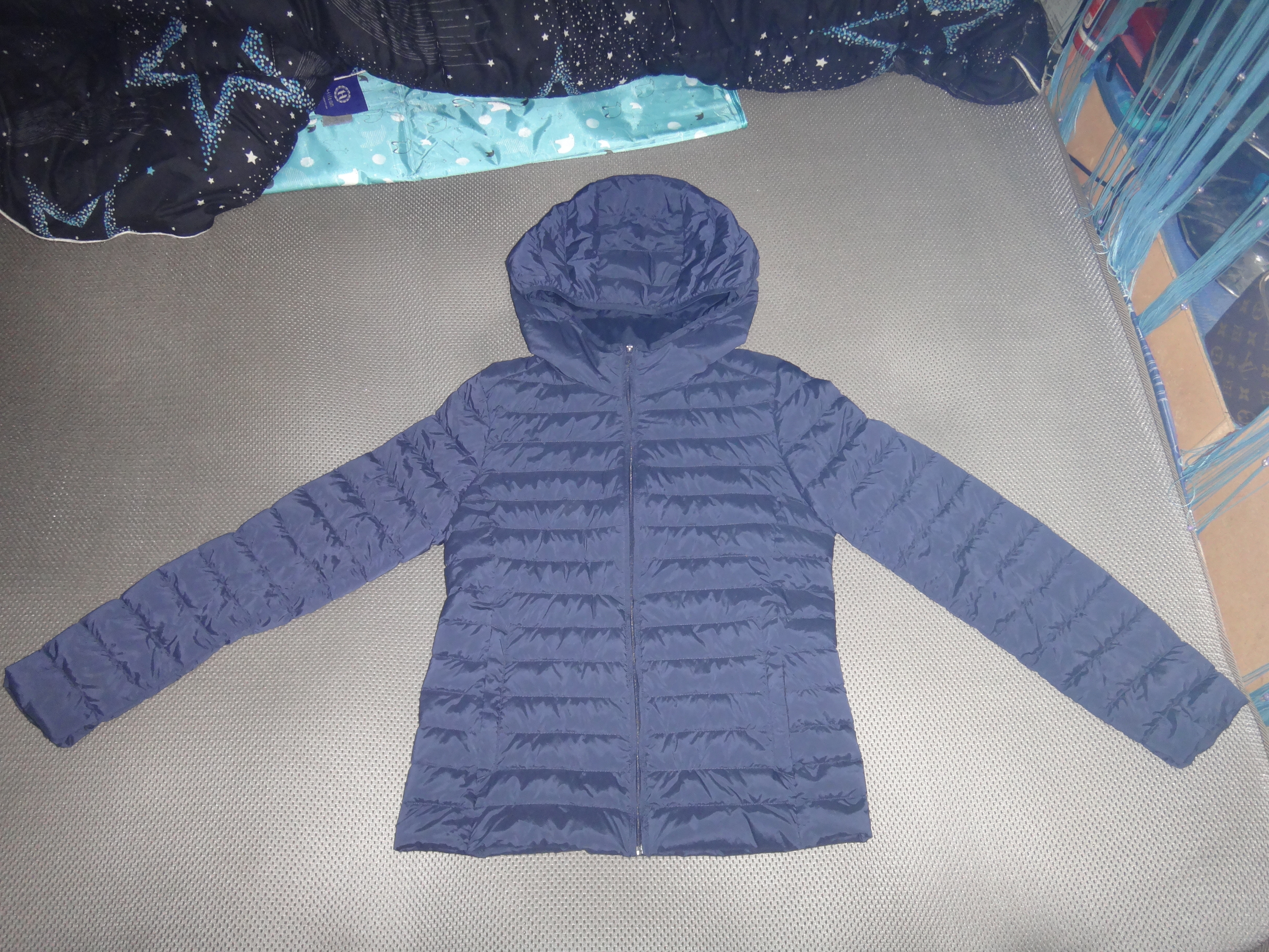~保證真品很新的女款 Uniqlo 深藍色輕量款連帽羽絨外套M號~便宜起標底價標多少賣多少
