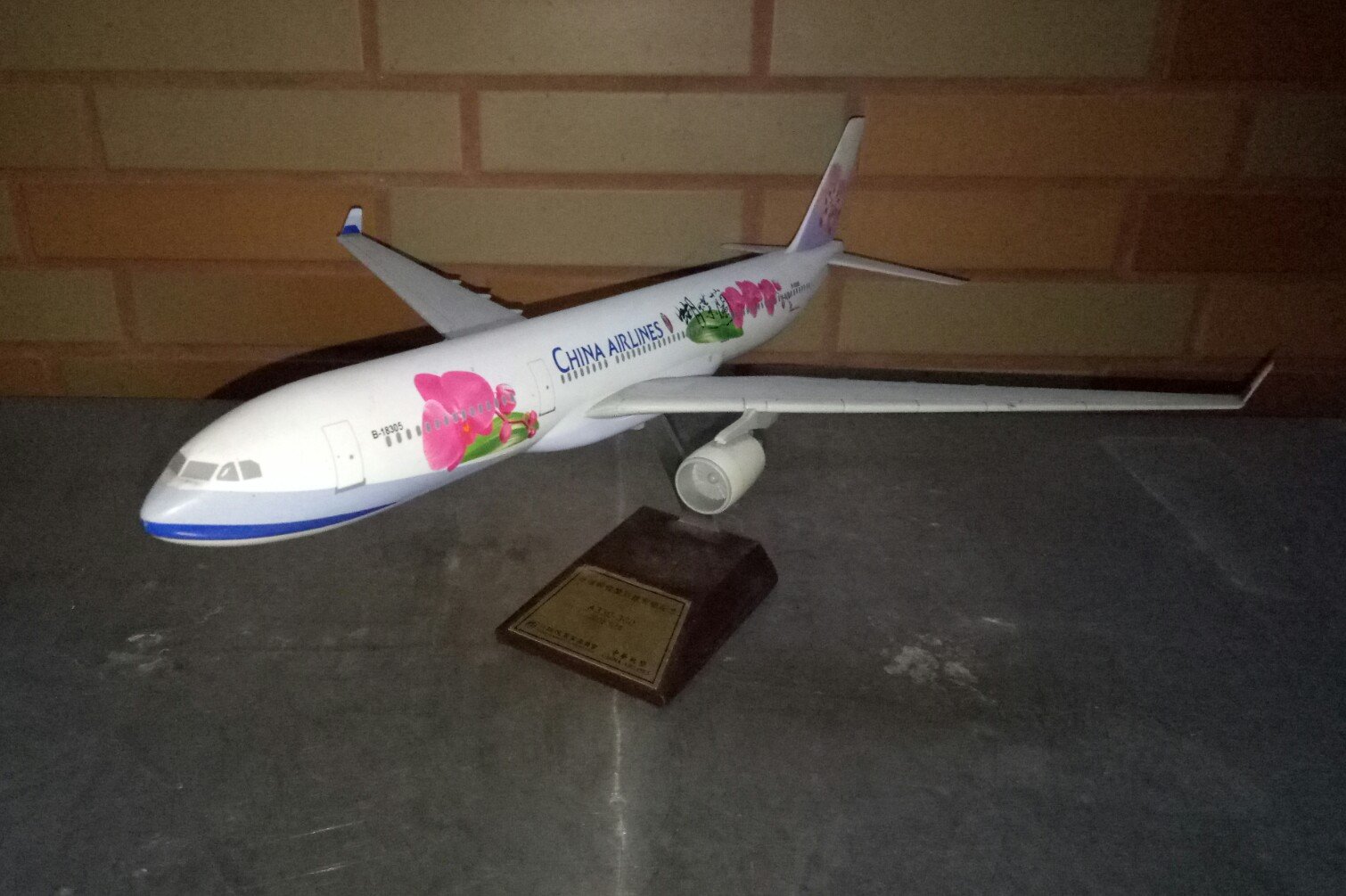 2005.6.18 [台灣蝴蝶蘭彩繪飛機紀念] A330-300 行政院農業委員會中華
