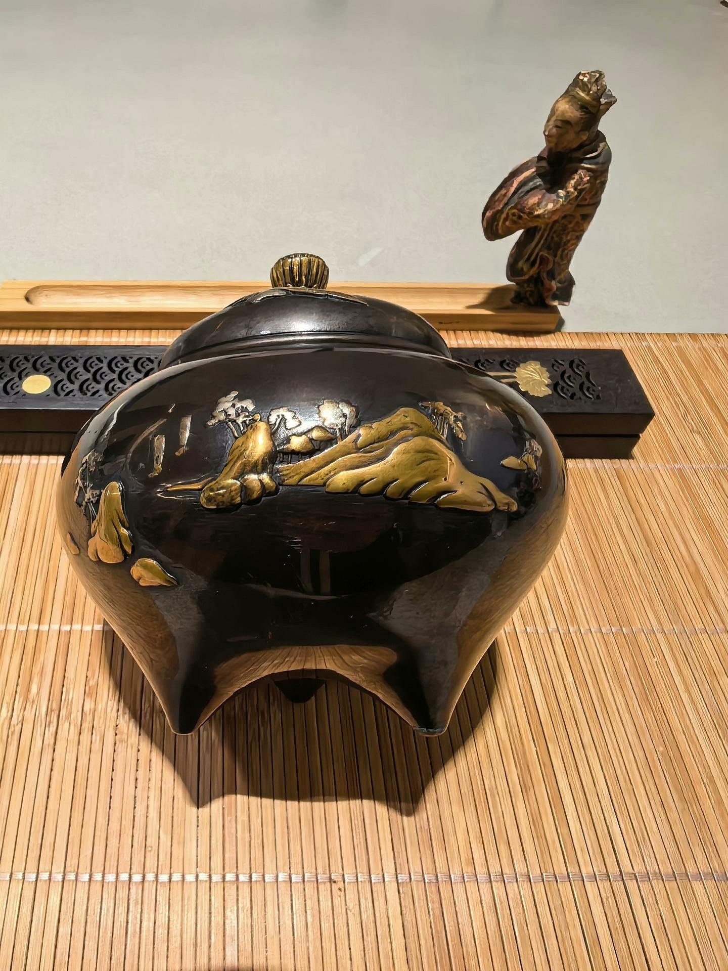 昭和金工名家村田宏作蠟型銅鑄描金銀富士山遠景花鳥圖三足香爐日本高岡