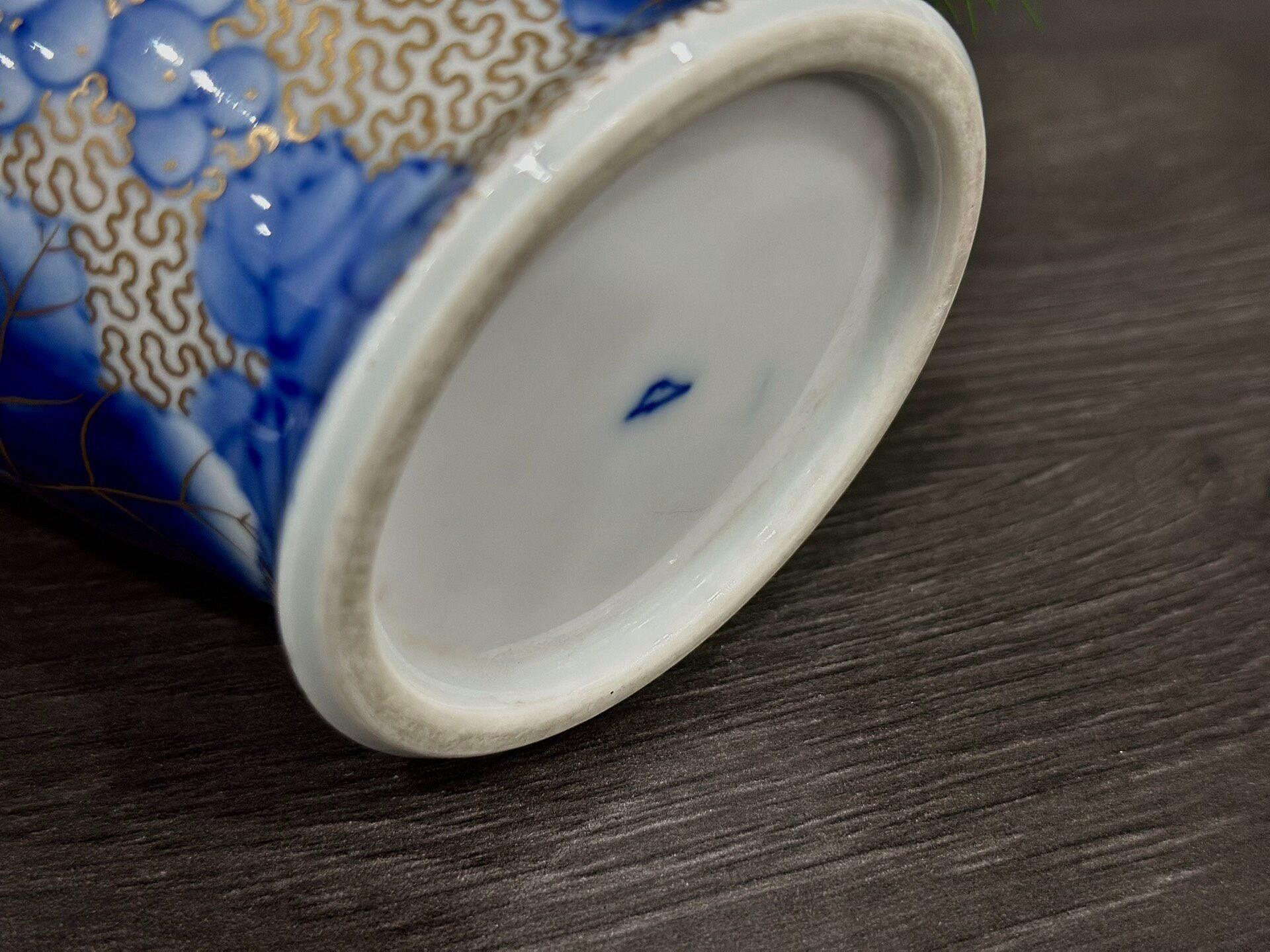 中国古美術品　清の早期　康熙　染付　青花風景筒瓶 H22.7×W7.9cm 合箱 大清康熙年製 款 青花 龍鳳凰文 瓶 高さ約25.5cm - メルカリ