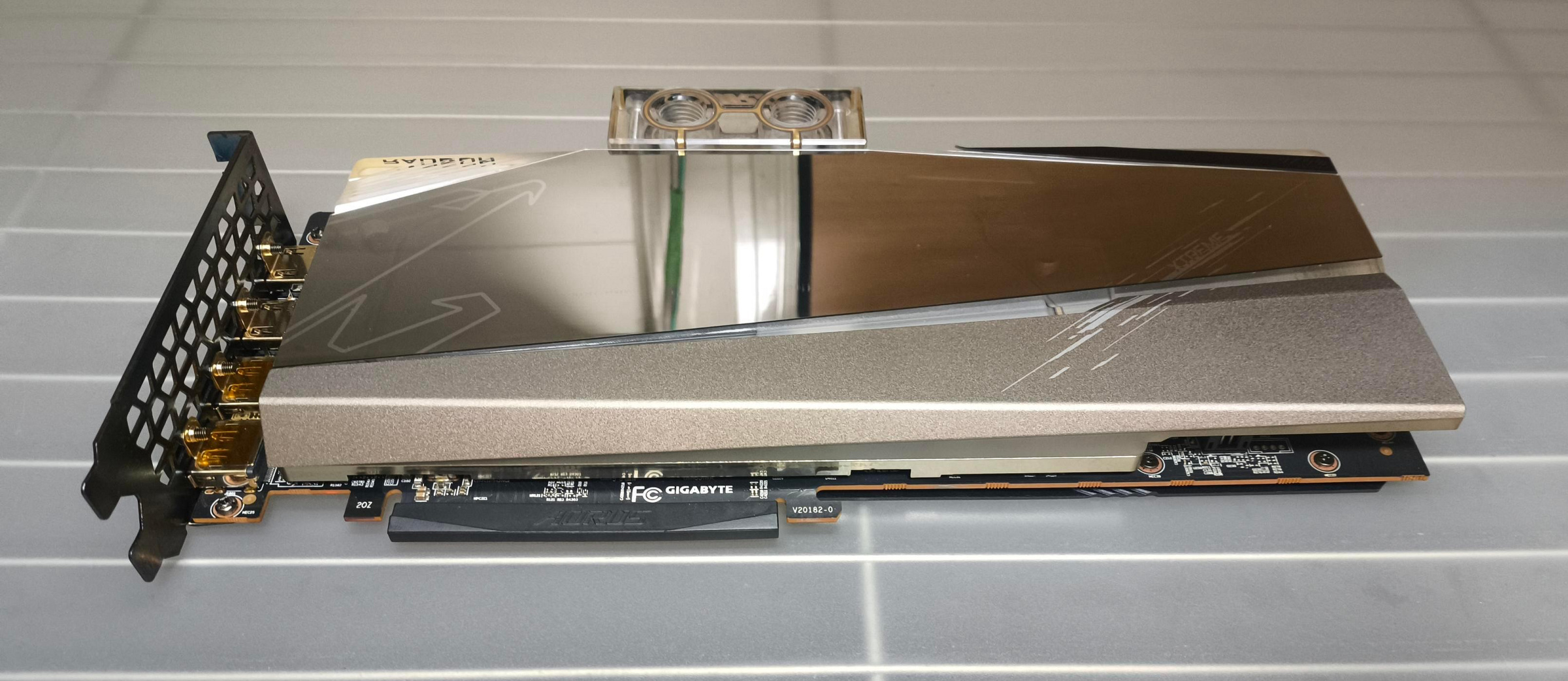 保固中 AORUS Radeon RX 6900 XT XTREME WATERFORCE WB 16G