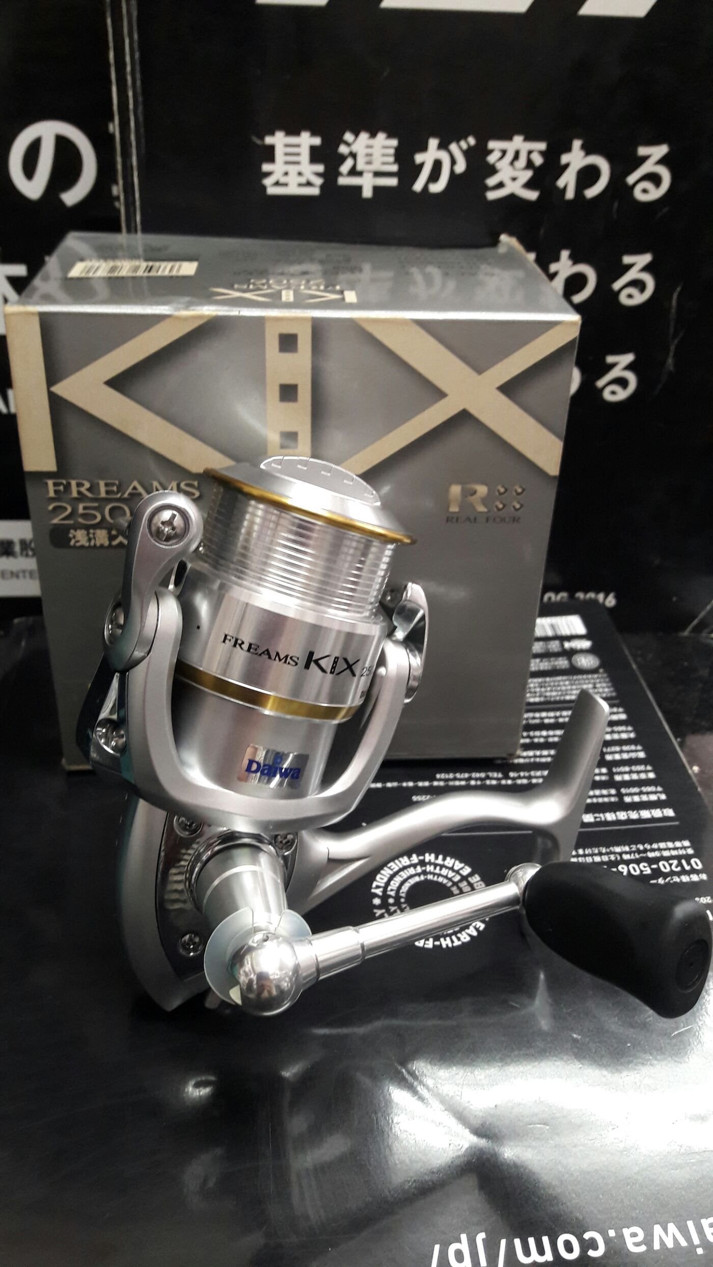 欣の店】Daiwa KIX FREAMS 2506 淺線杯根魚軟絲路亞中高階捲線器