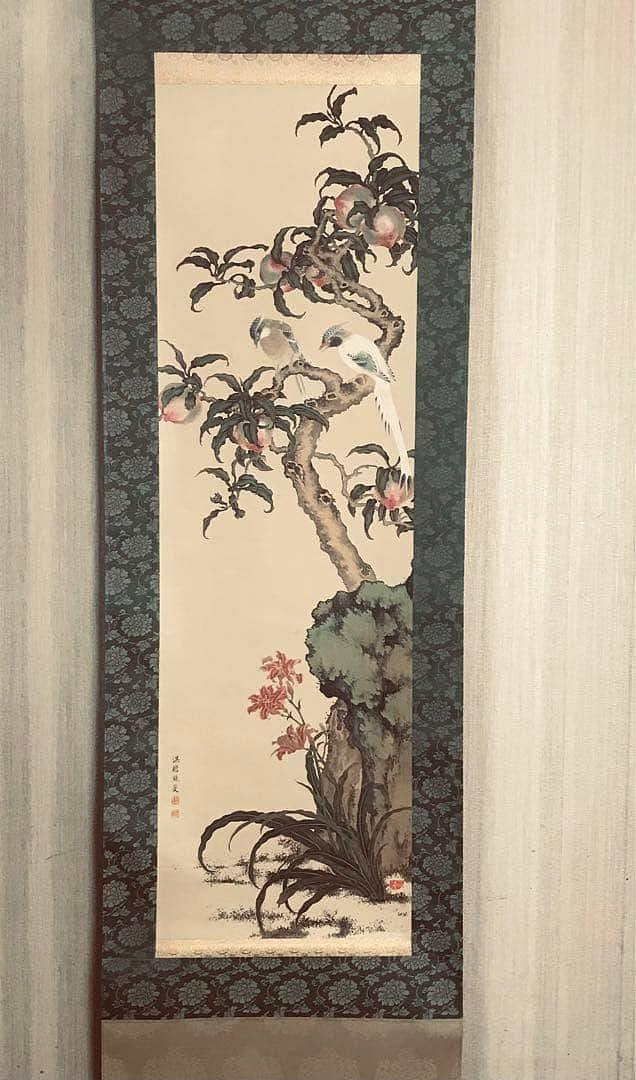 サ*バ様 熊代熊斐【複製】菊花家鶏図 雪蘆真雁図 桃樹山鵲図 長崎 掛軸2402 熊代熊斐「桃樹山鵲図」絹本掛軸共箱複製工蕓印刷花鳥図OL-5 | Yahoo拍賣