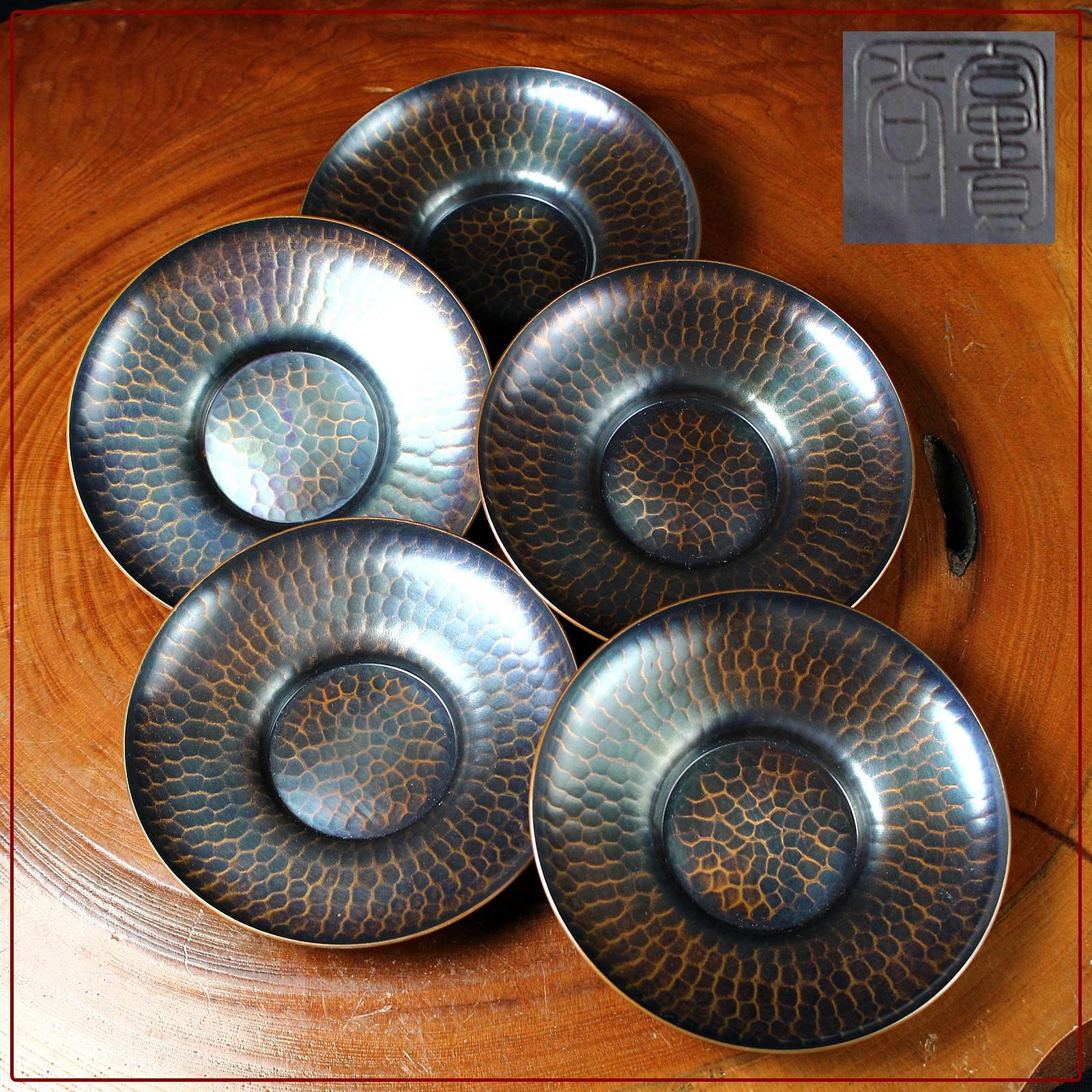 桑園の】日本高級茶道富貴堂478g 手工捶打紫金銅鎚目肌茶托五客黃巾附D