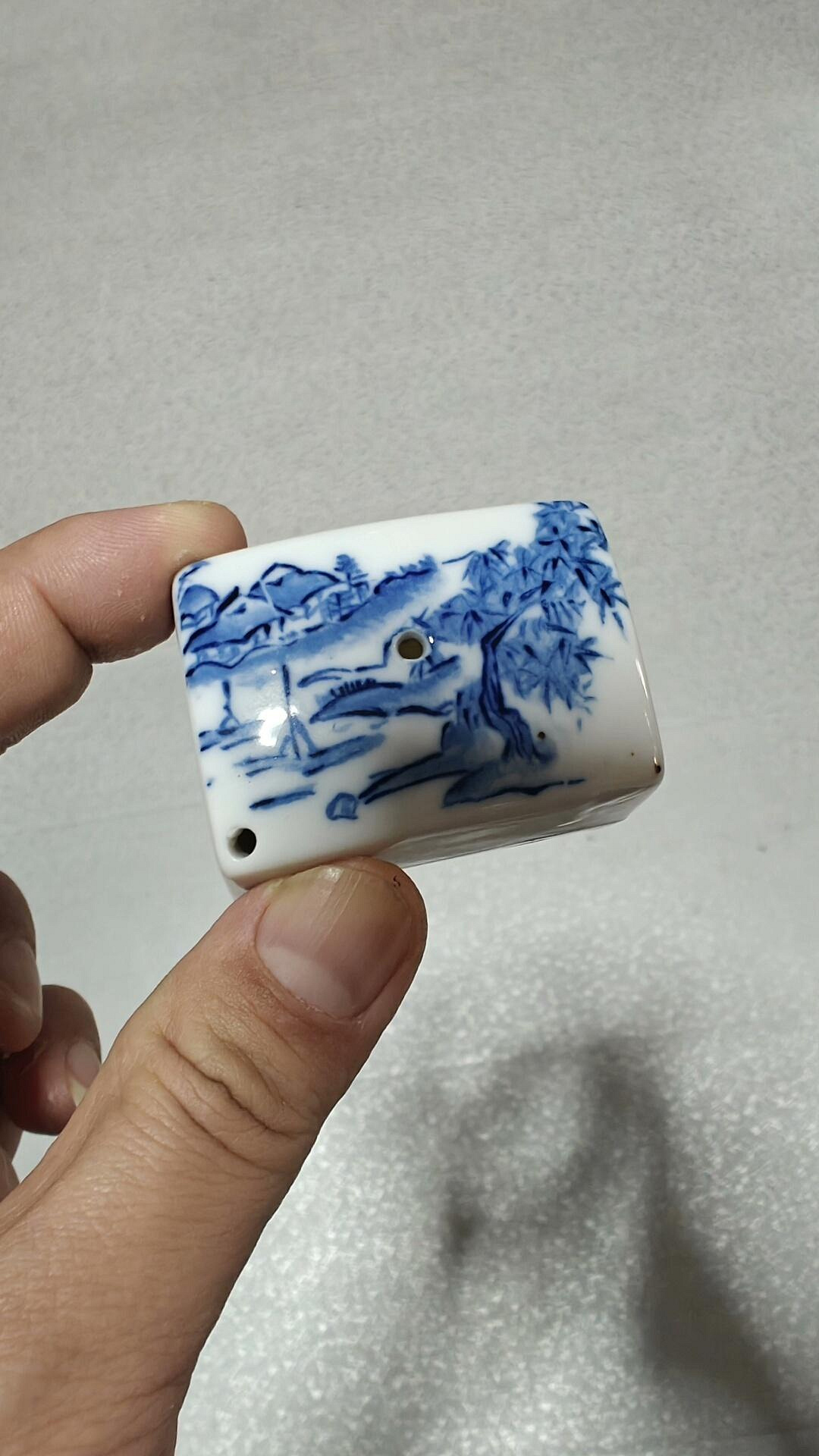 嚴選日本回流青花山水紋白瓷水滴，尺寸4公分，方正設計適合文房 – 文化