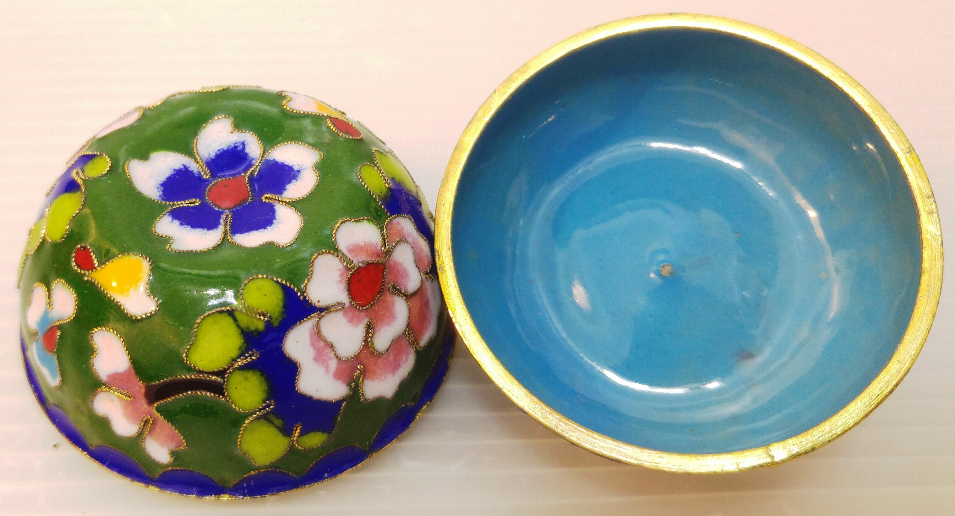 民間収集 銅胎景泰藍 七寶燒 琺瑯彩 花卉紋 香盒 首飾盒 極上品  景泰藍掐絲琺瑯七寶燒牡丹花卉紋鍍金銅胎花瓶