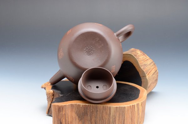 茗壺軒】國家級高級工藝美術師--周忠軍《小包袱壺》手工精製真品鑑賞