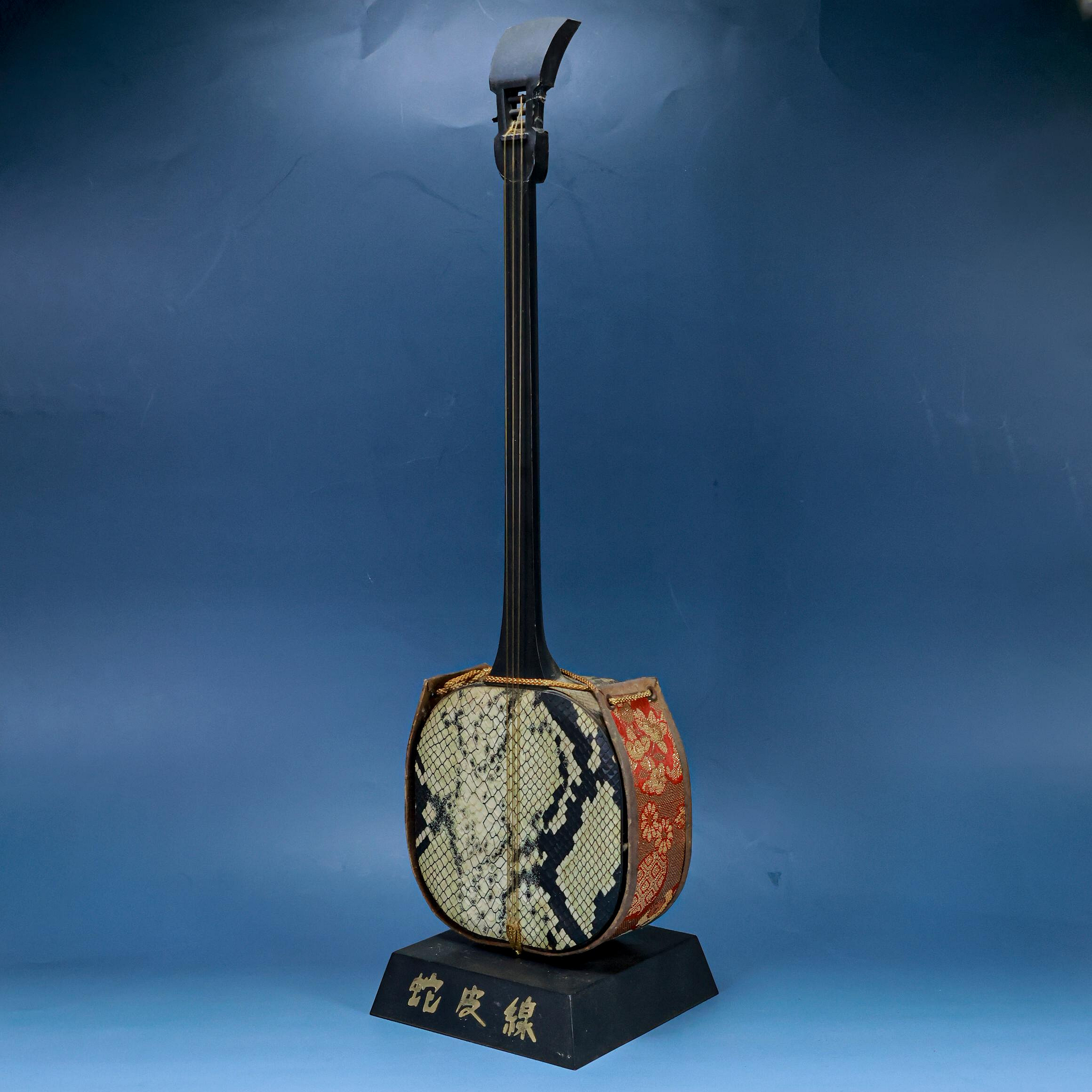 【蛇味線 三線】全長約74cm Amazon.co.jp: 蛇味線 フィギュア 三味線 沖縄 2個 : おもちゃ