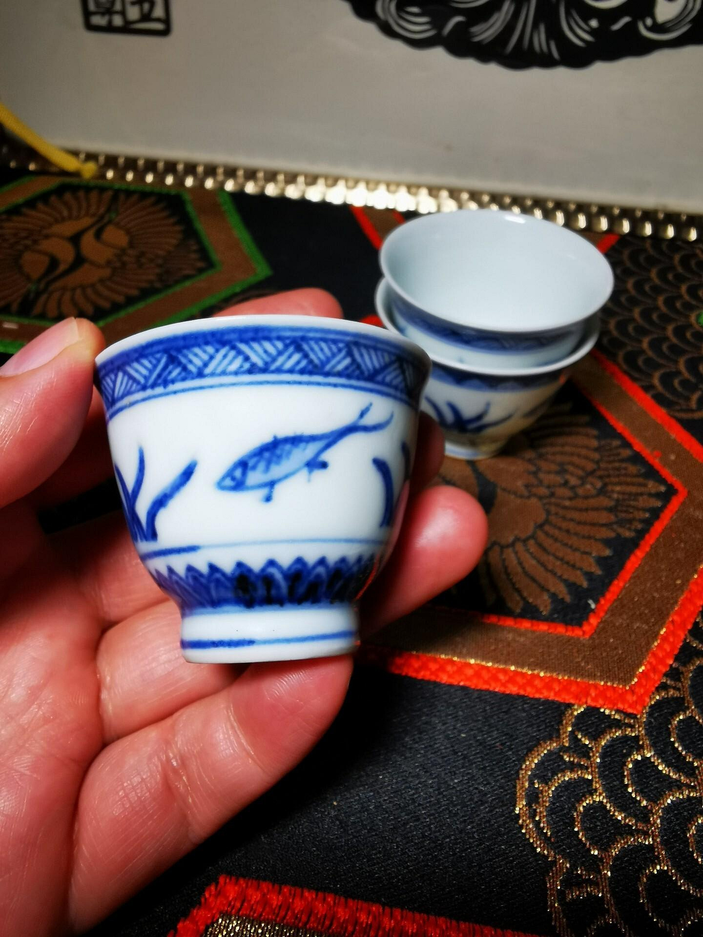 日本清水燒大師柴田如阿彌青花魚草紋茶杯，明治大正時期創作，京燒藝術 