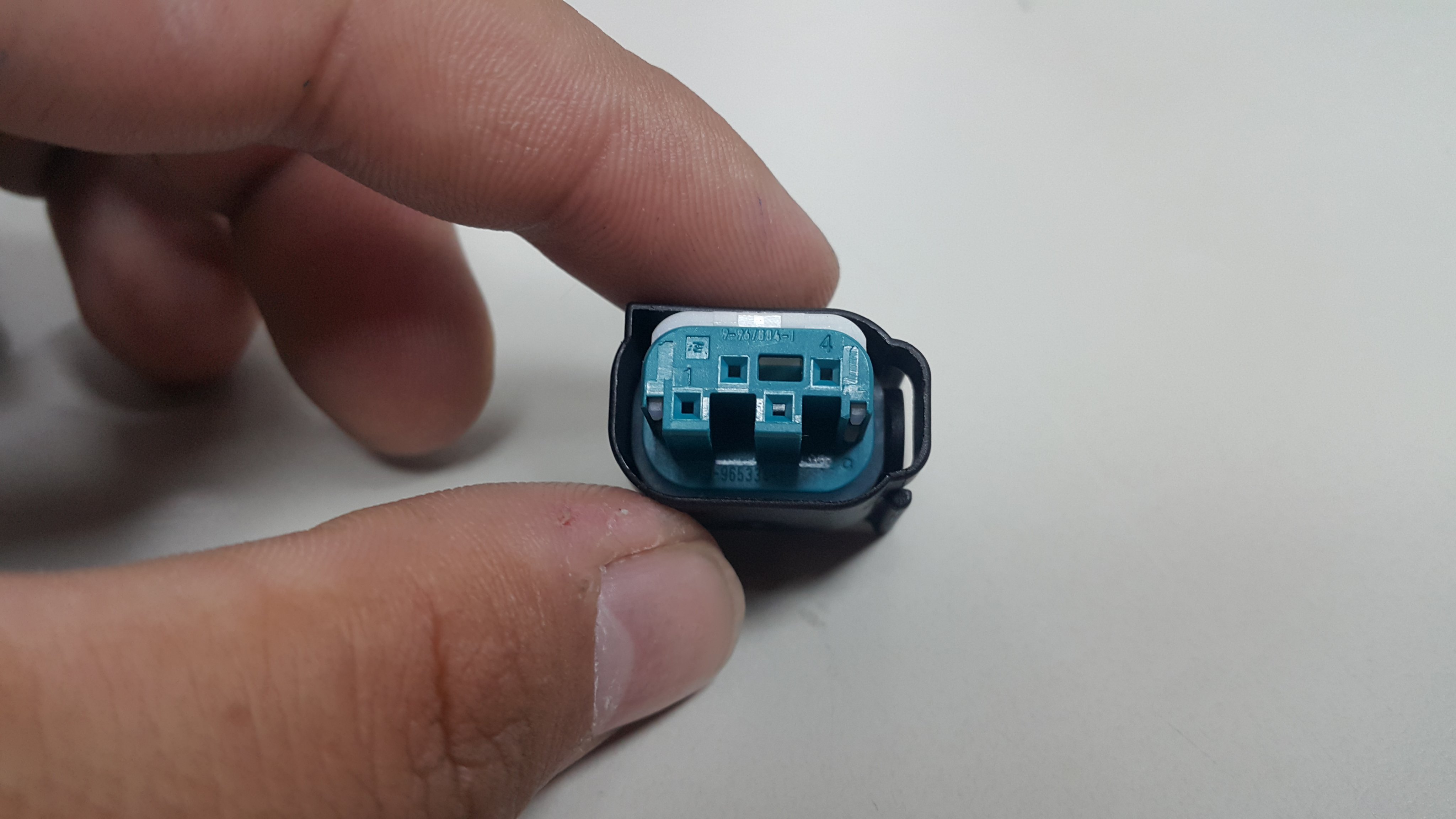 BMW E64 E63 E65 E66 F01 F02 方向燈 大燈 角燈 燈泡座 插頭 LED (4=2線.細腳) (原廠貨) 61138365356