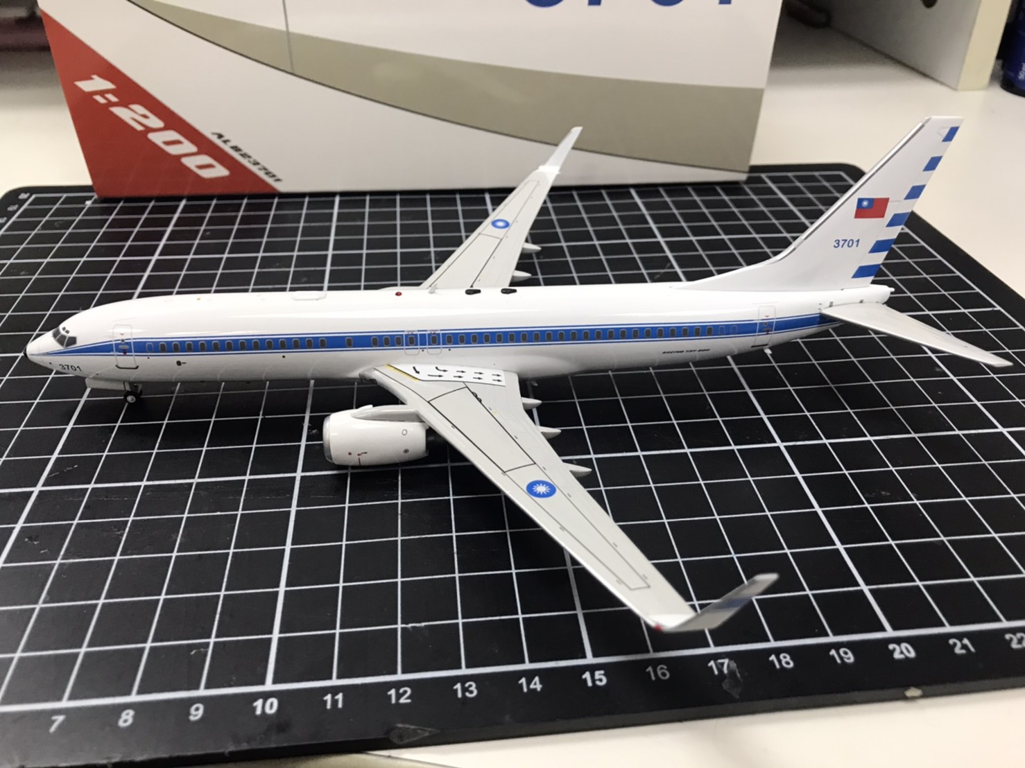 RBF] 現貨! ALB 1/200 中華民國空軍一號B737-800 3701 附腳架