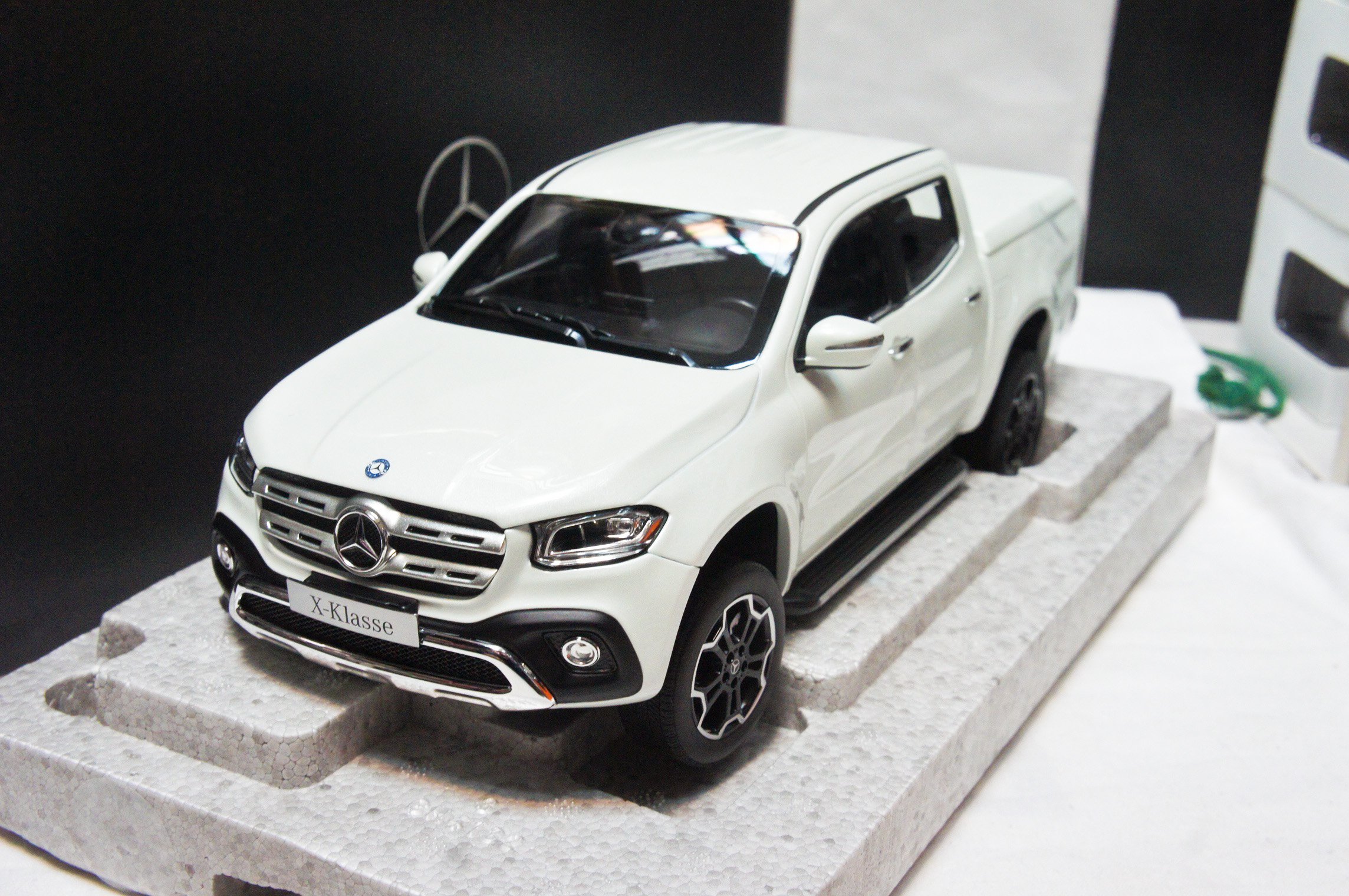 特價現貨】賓士原廠1:18 Norev Mercedes Benz X-Class Pick Up 2017