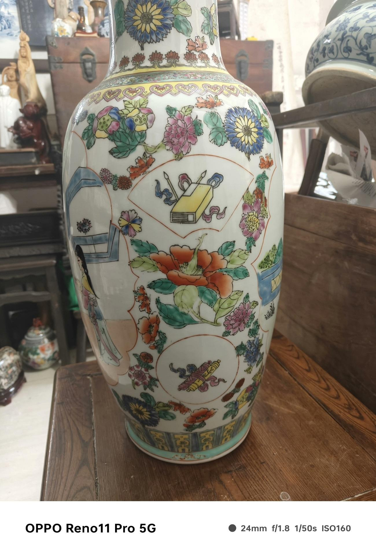 六十年代開窗粉彩大花瓶】景德鎮品，粉彩畫工一流，造型規整，釉面潤澤
