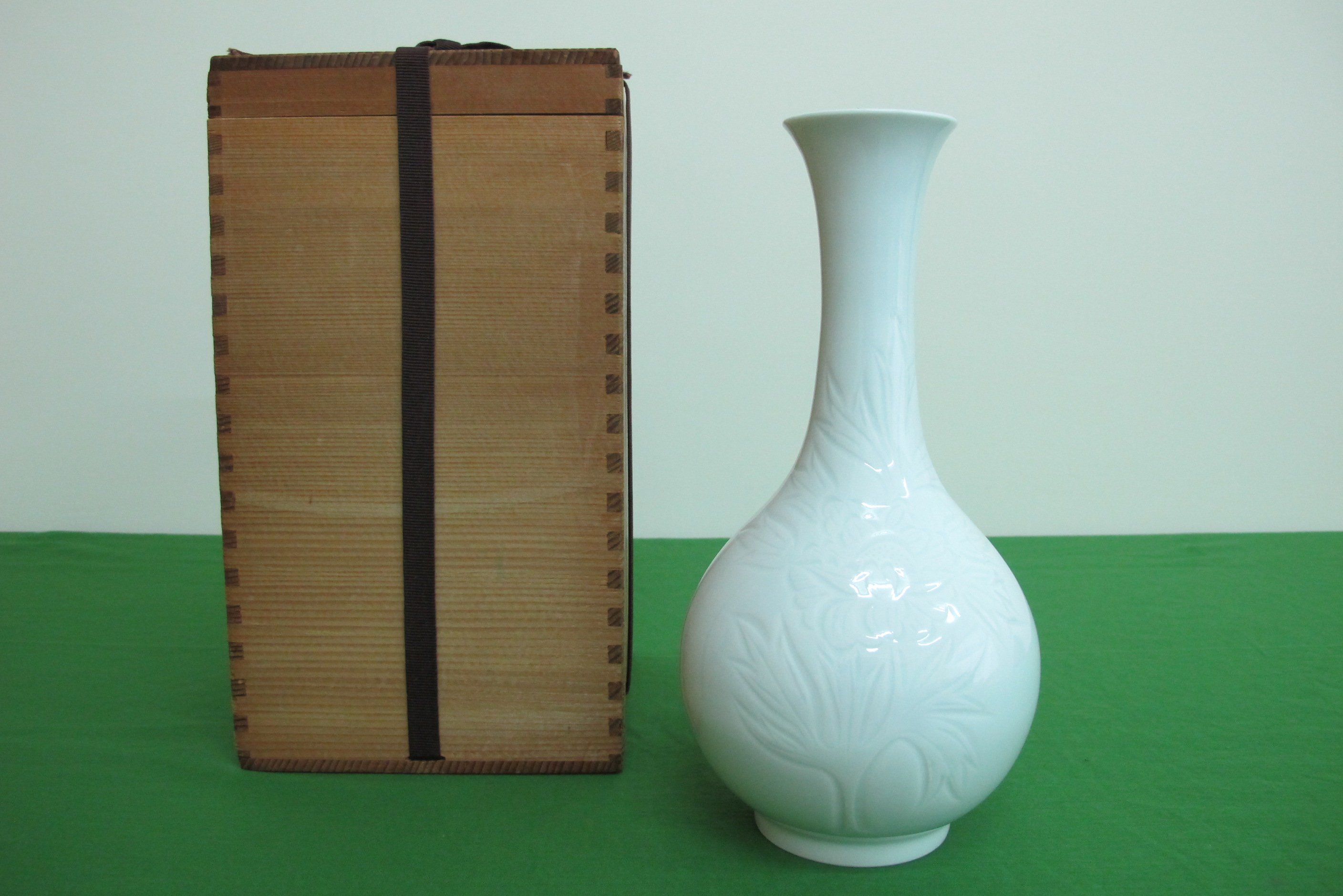 華道道具 花入 白磁鶴首壺 造 元康 共箱 N１３１KB 日本國家無形文化財奥川忠右衛門造白磁白瓷花彫文鶴首花瓶花入華