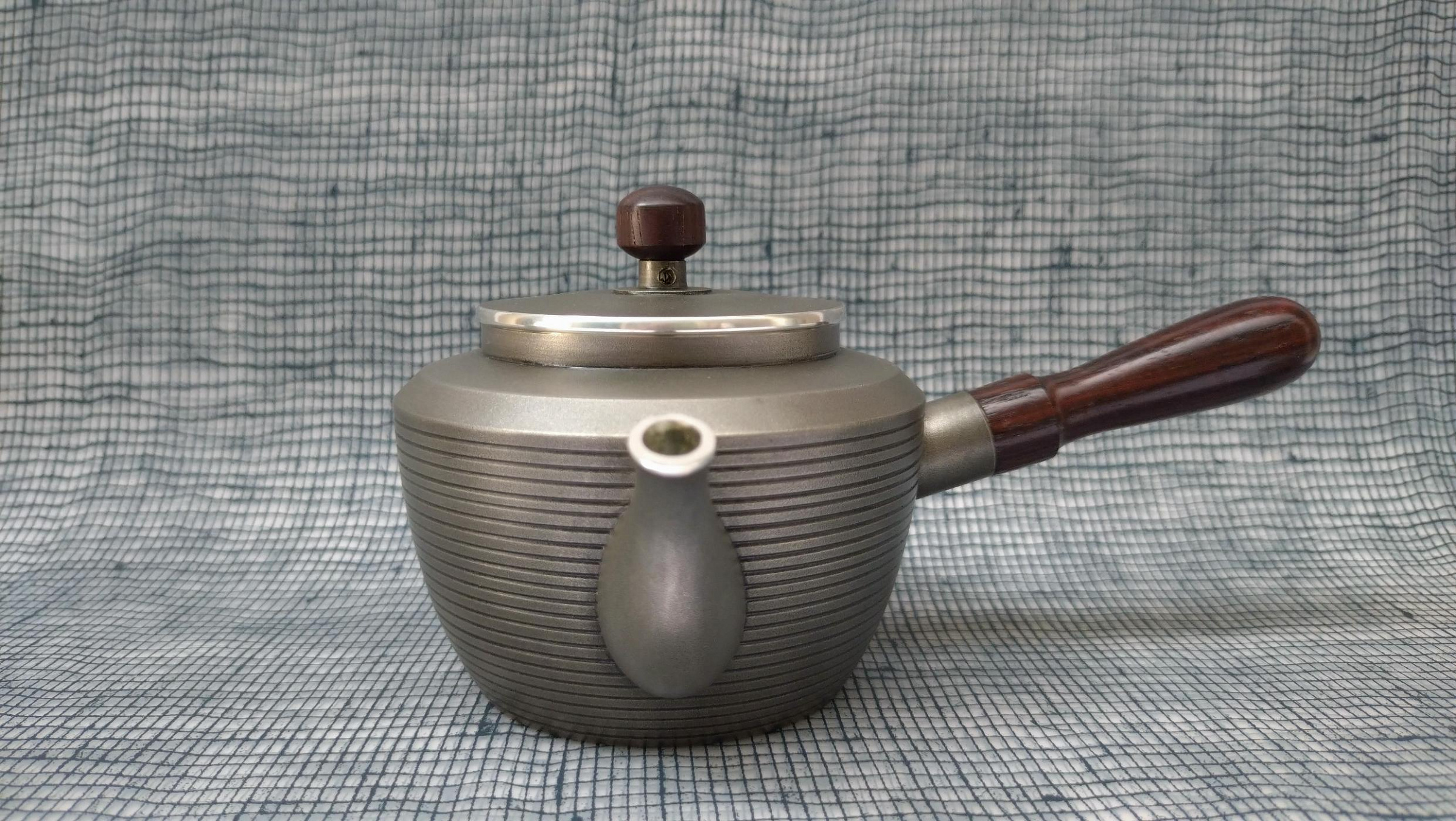 錫　茶壺　茶道具 日本金工藝品茶道具~精美日本側把錫茶壺，日本大阪煙波浪華傳統