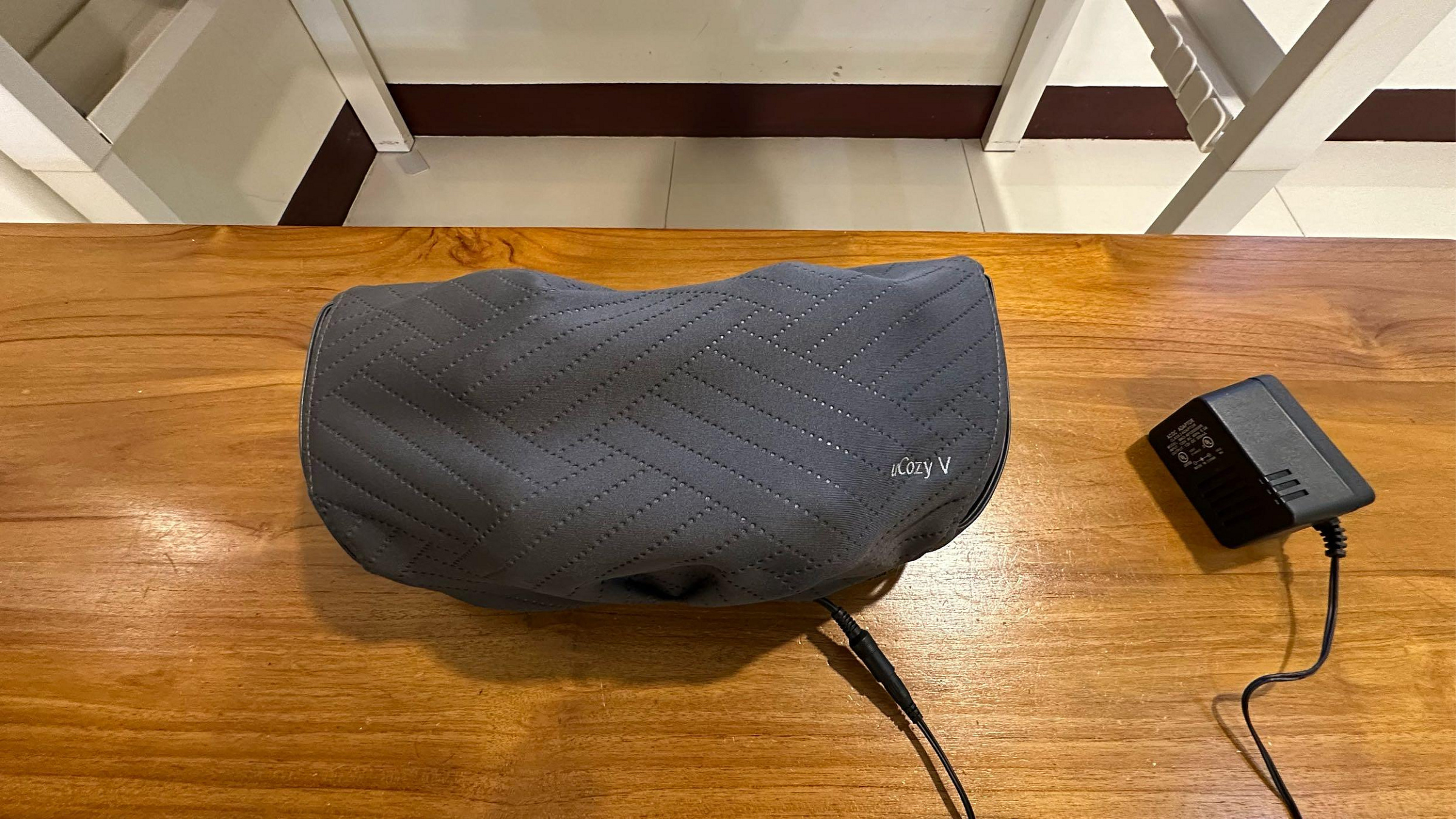 OSIM V手暖摩枕  頸肩按摩 無線按摩 撥筋推揉 溫熱紓緩 灰色 (OS-2230)