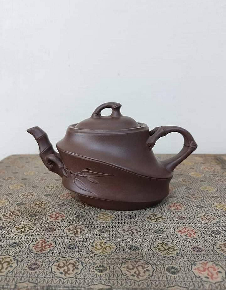 潤禾堂］毛文娟。正宜興紫砂一廠。紫砂船竹壺。 | Yahoo拍賣