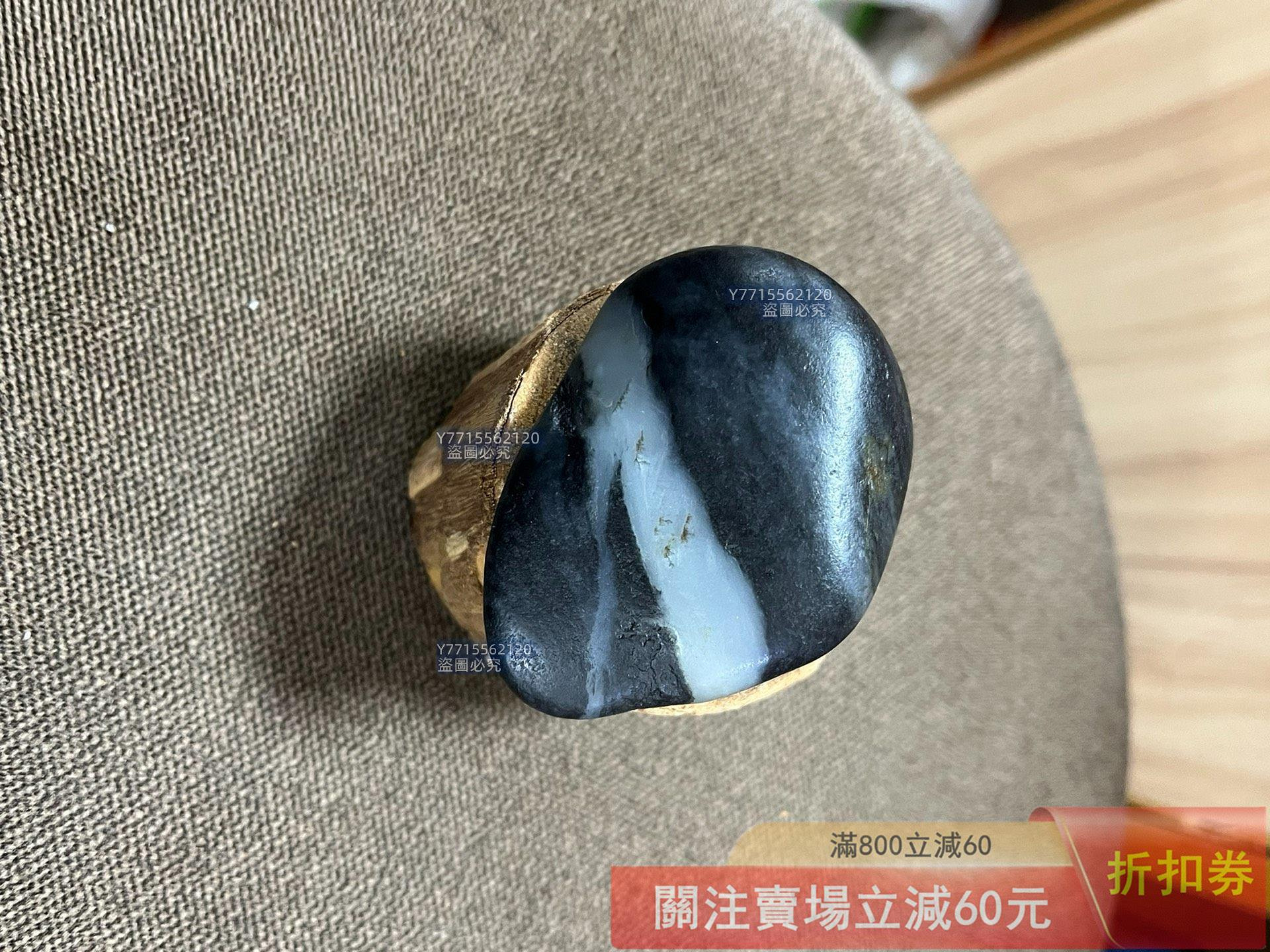 85.3克。籽料青花一線天原石。和田玉中最具詩意的品種。青花籽料白如脂